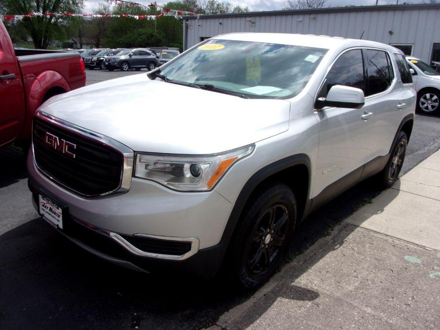 2017 SILVER GMC ACADIA SLE (1GKKNKLA7HZ) with an 2.5L engine, Automatic transmission, located at 501 E. Columbia St., Springfield, OH, 45503, (800) 262-7122, 39.925262, -83.801796 - Photo#4