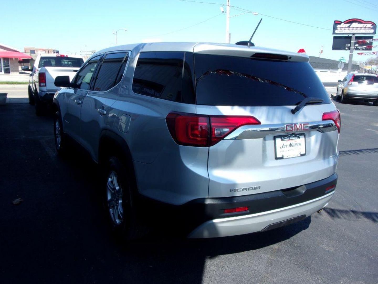 2017 SILVER GMC ACADIA SLE (1GKKNKLA7HZ) with an 2.5L engine, Automatic transmission, located at 501 E. Columbia St., Springfield, OH, 45503, (800) 262-7122, 39.925262, -83.801796 - Photo#7