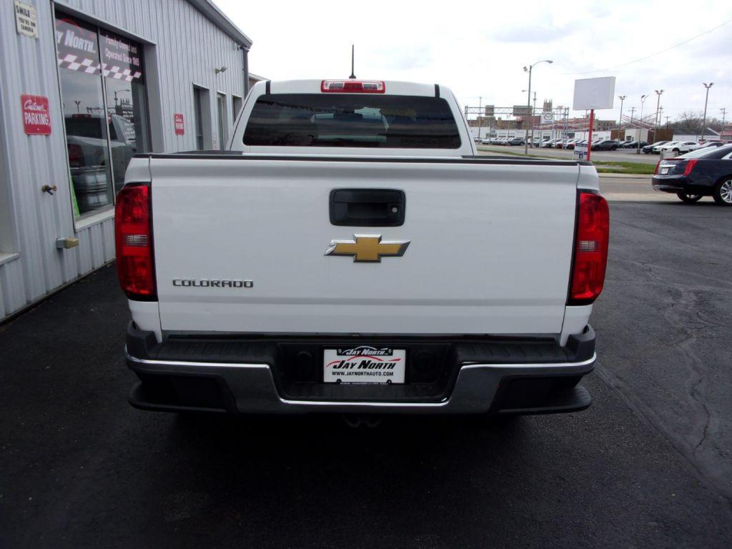 2015 WHITE CHEVROLET COLORADO 2WT EXTENDED CAB (1GCHSAEAXF1) with an 2.5L engine, Automatic transmission, located at 501 E. Columbia St., Springfield, OH, 45503, (800) 262-7122, 39.925262, -83.801796 - Photo#4