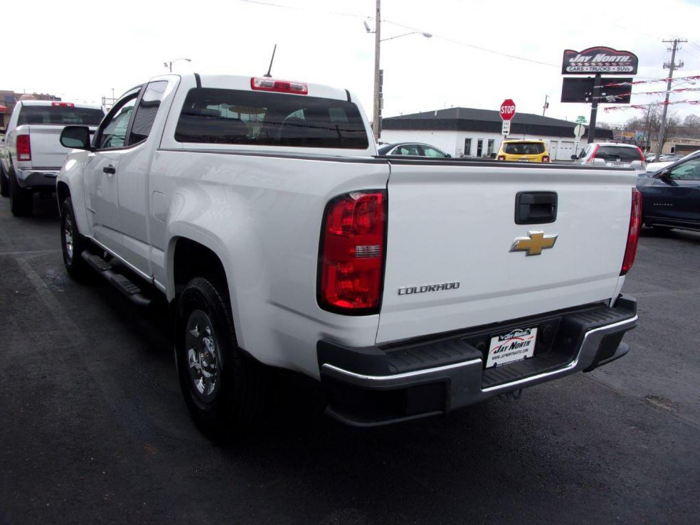 2015 WHITE CHEVROLET COLORADO 2WT EXTENDED CAB (1GCHSAEAXF1) with an 2.5L engine, Automatic transmission, located at 501 E. Columbia St., Springfield, OH, 45503, (800) 262-7122, 39.925262, -83.801796 - Photo#5