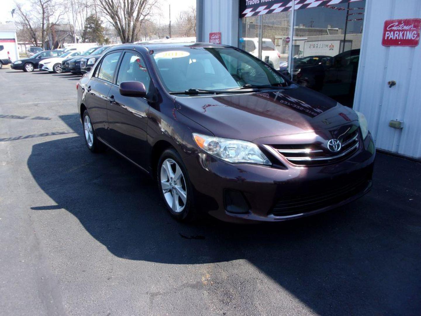 2013 MAROON TOYOTA COROLLA LE SPECIAL EDITION (2T1BU4EE7DC) with an 1.8L engine, Automatic transmission, located at 501 E. Columbia St., Springfield, OH, 45503, (800) 262-7122, 39.925262, -83.801796 - Photo#2