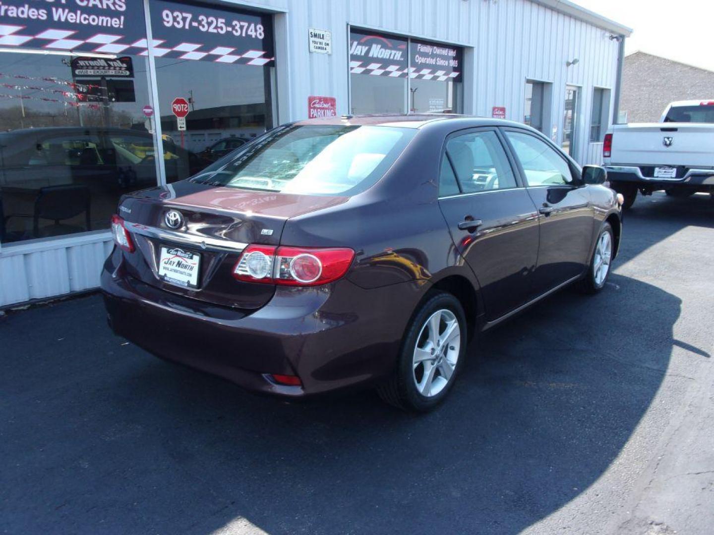 2013 MAROON TOYOTA COROLLA LE SPECIAL EDITION (2T1BU4EE7DC) with an 1.8L engine, Automatic transmission, located at 501 E. Columbia St., Springfield, OH, 45503, (800) 262-7122, 39.925262, -83.801796 - Photo#3