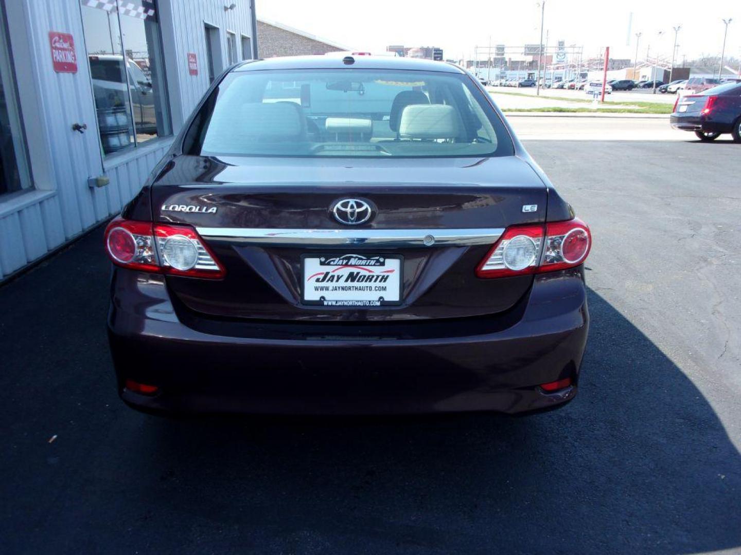 2013 MAROON TOYOTA COROLLA LE SPECIAL EDITION (2T1BU4EE7DC) with an 1.8L engine, Automatic transmission, located at 501 E. Columbia St., Springfield, OH, 45503, (800) 262-7122, 39.925262, -83.801796 - Photo#4