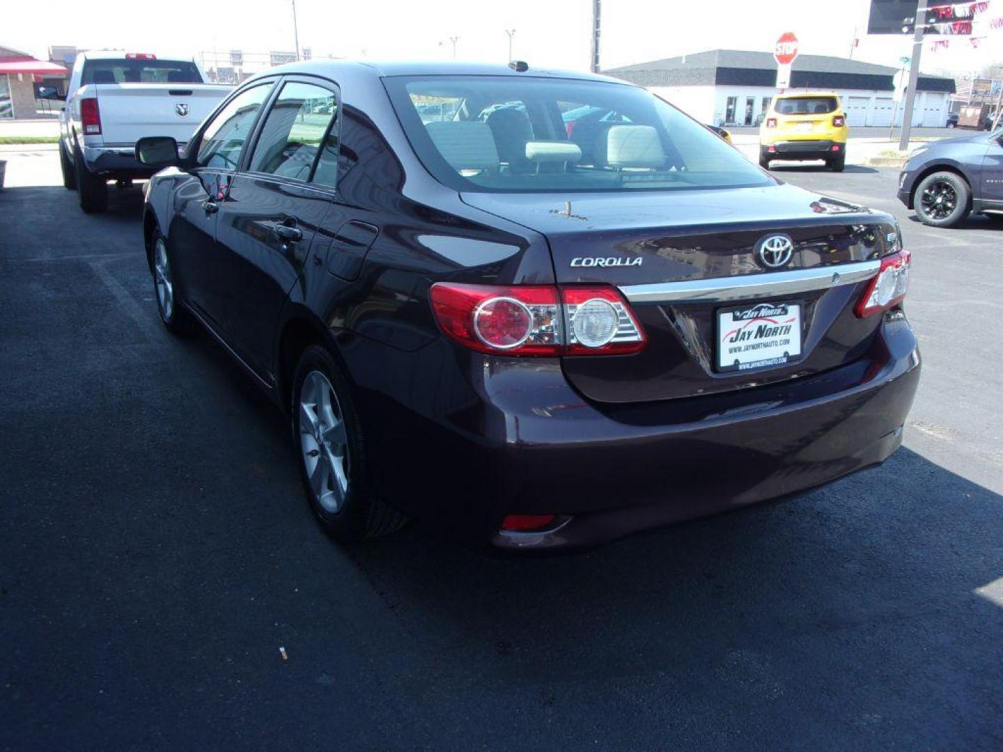 2013 MAROON TOYOTA COROLLA LE SPECIAL EDITION (2T1BU4EE7DC) with an 1.8L engine, Automatic transmission, located at 501 E. Columbia St., Springfield, OH, 45503, (800) 262-7122, 39.925262, -83.801796 - Photo#5