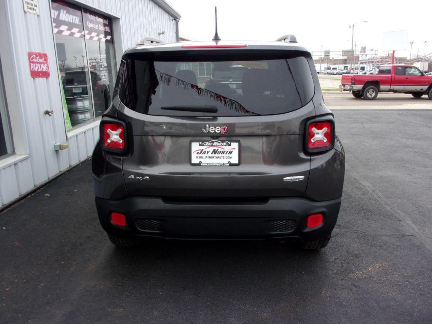 2016 GRAY JEEP RENEGADE LATITUDE (ZACCJBBTXGP) with an 2.4L engine, Automatic transmission, located at 501 E. Columbia St., Springfield, OH, 45503, (800) 262-7122, 39.925262, -83.801796 - Photo#4