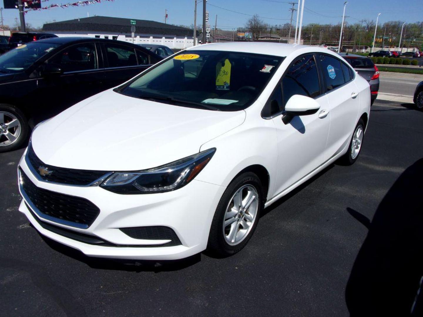 2018 WHITE CHEVROLET CRUZE LT (1G1BE5SM5J7) with an 1.4L engine, Automatic transmission, located at 501 E. Columbia St., Springfield, OH, 45503, (800) 262-7122, 39.925262, -83.801796 - Photo#0