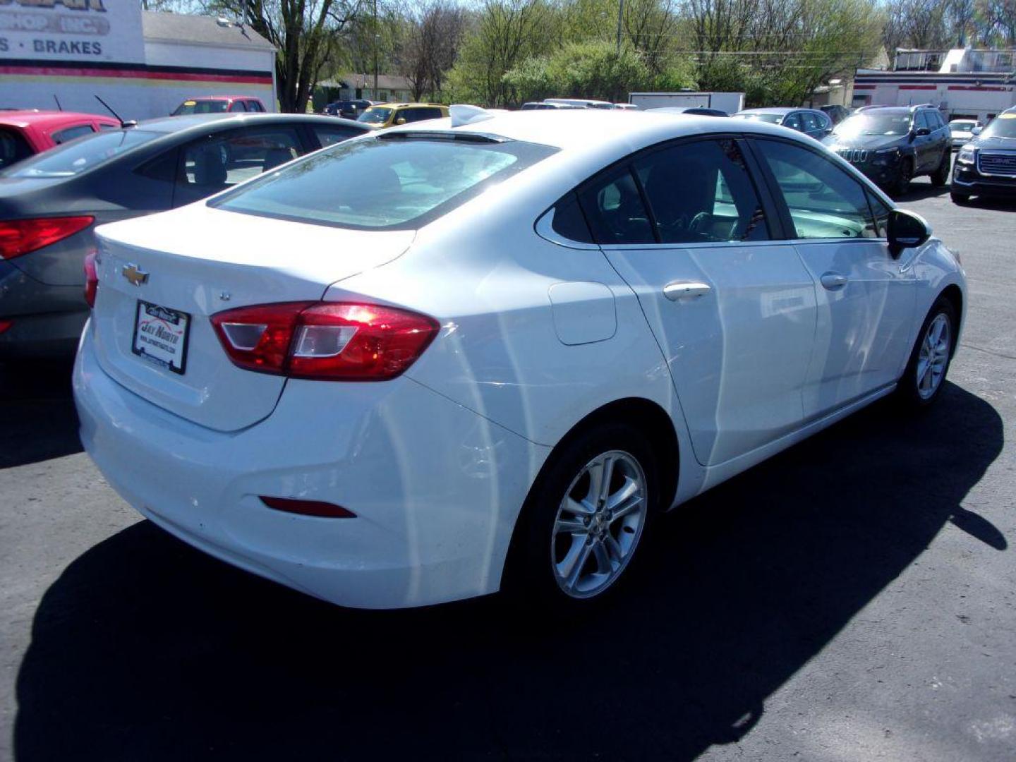 2018 WHITE CHEVROLET CRUZE LT (1G1BE5SM5J7) with an 1.4L engine, Automatic transmission, located at 501 E. Columbia St., Springfield, OH, 45503, (800) 262-7122, 39.925262, -83.801796 - Photo#2