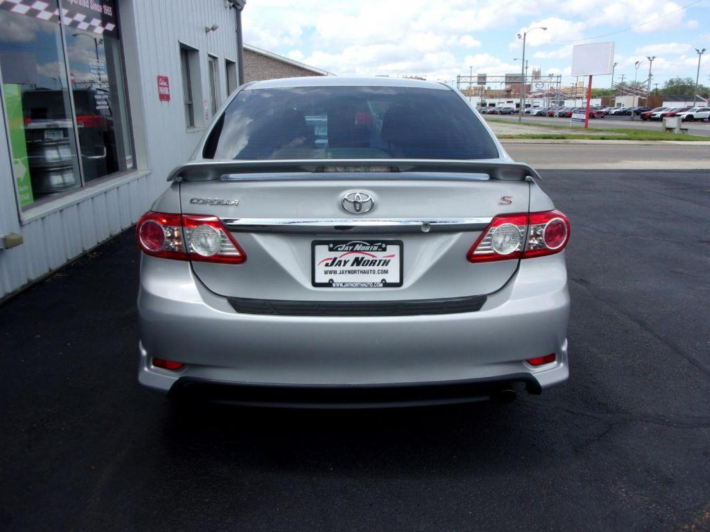 2013 SILVER TOYOTA COROLLA S (2T1BU4EE5DC) with an 1.8L engine, Automatic transmission, located at 501 E. Columbia St., Springfield, OH, 45503, (800) 262-7122, 39.925262, -83.801796 - Photo#4