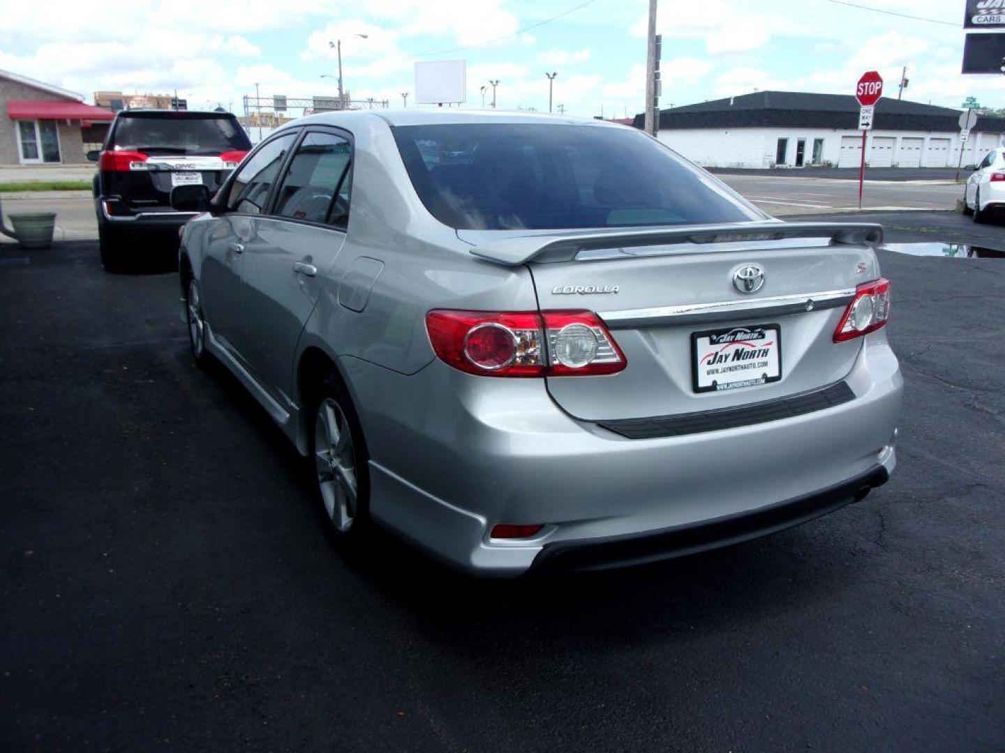 2013 SILVER TOYOTA COROLLA S (2T1BU4EE5DC) with an 1.8L engine, Automatic transmission, located at 501 E. Columbia St., Springfield, OH, 45503, (800) 262-7122, 39.925262, -83.801796 - Photo#5