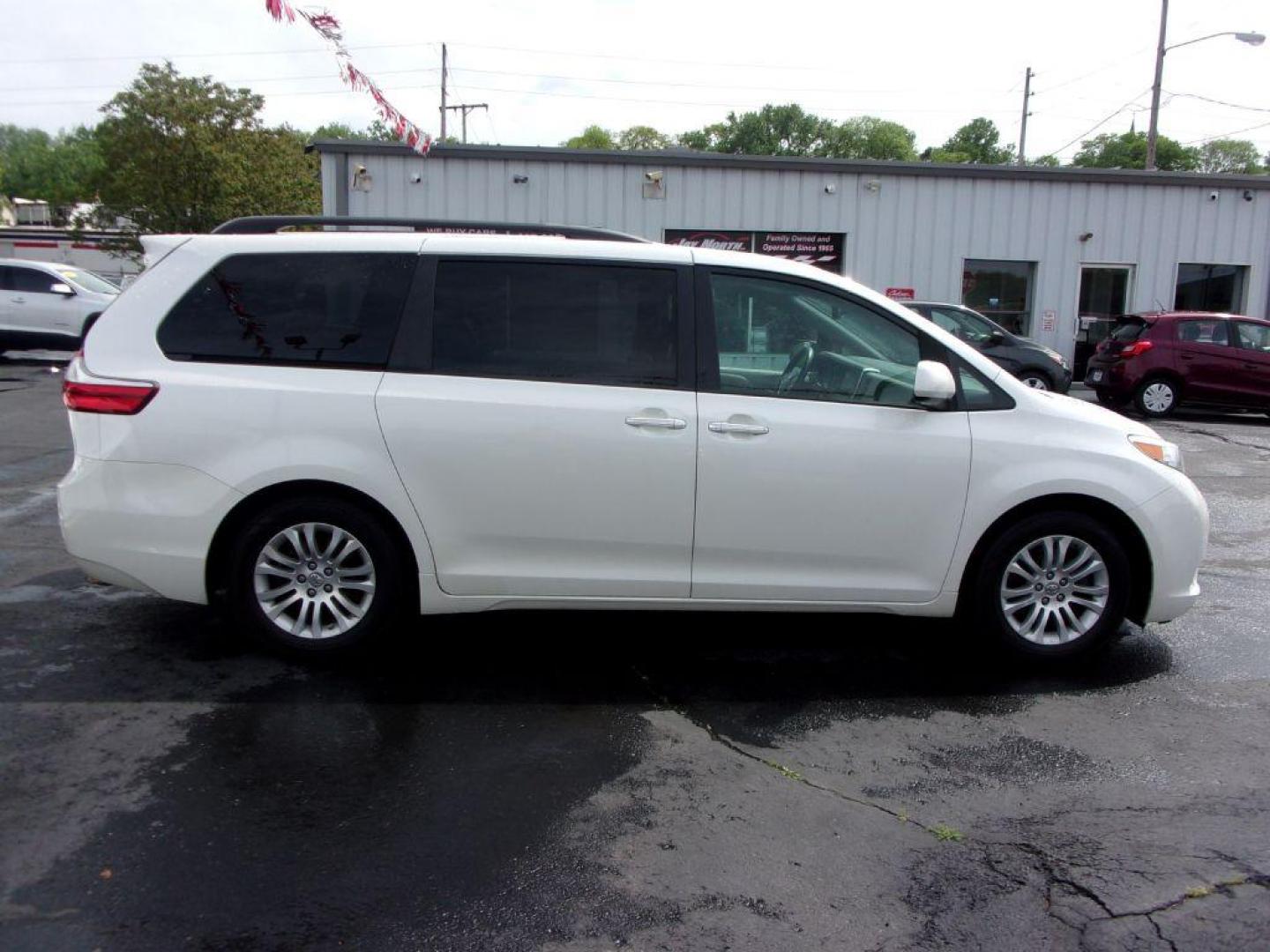 2016 WHITE TOYOTA SIENNA XLE AAS (5TDYK3DC3GS) with an 3.5L engine, Automatic transmission, located at 501 E. Columbia St., Springfield, OH, 45503, (800) 262-7122, 39.925262, -83.801796 - *** Toyota Mobility Auto Access Seat *** XLE AAS *** V6 *** Serviced and Detailed *** Here is a link on how the AAS seat works https://www.youtube.com/watch?v=6floHDw2zmk Jay North Auto has offered hand picked vehicles since 1965! Our customer's enjoy a NO pressure buying experience with a s - Photo#0