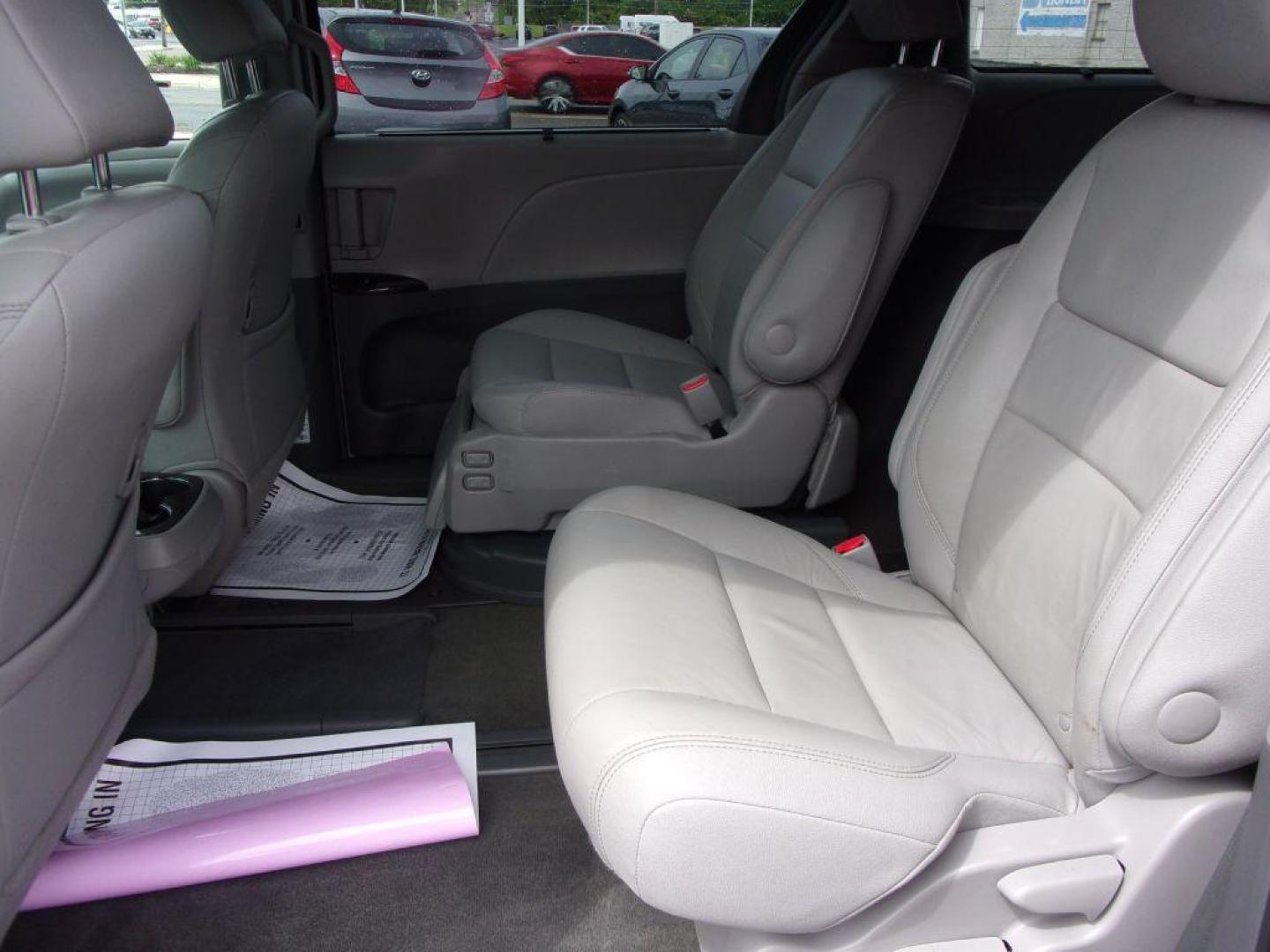 2016 WHITE TOYOTA SIENNA XLE AAS (5TDYK3DC3GS) with an 3.5L engine, Automatic transmission, located at 501 E. Columbia St., Springfield, OH, 45503, (800) 262-7122, 39.925262, -83.801796 - *** Toyota Mobility Auto Access Seat *** XLE AAS *** V6 *** Serviced and Detailed *** Here is a link on how the AAS seat works https://www.youtube.com/watch?v=6floHDw2zmk Jay North Auto has offered hand picked vehicles since 1965! Our customer's enjoy a NO pressure buying experience with a s - Photo#12