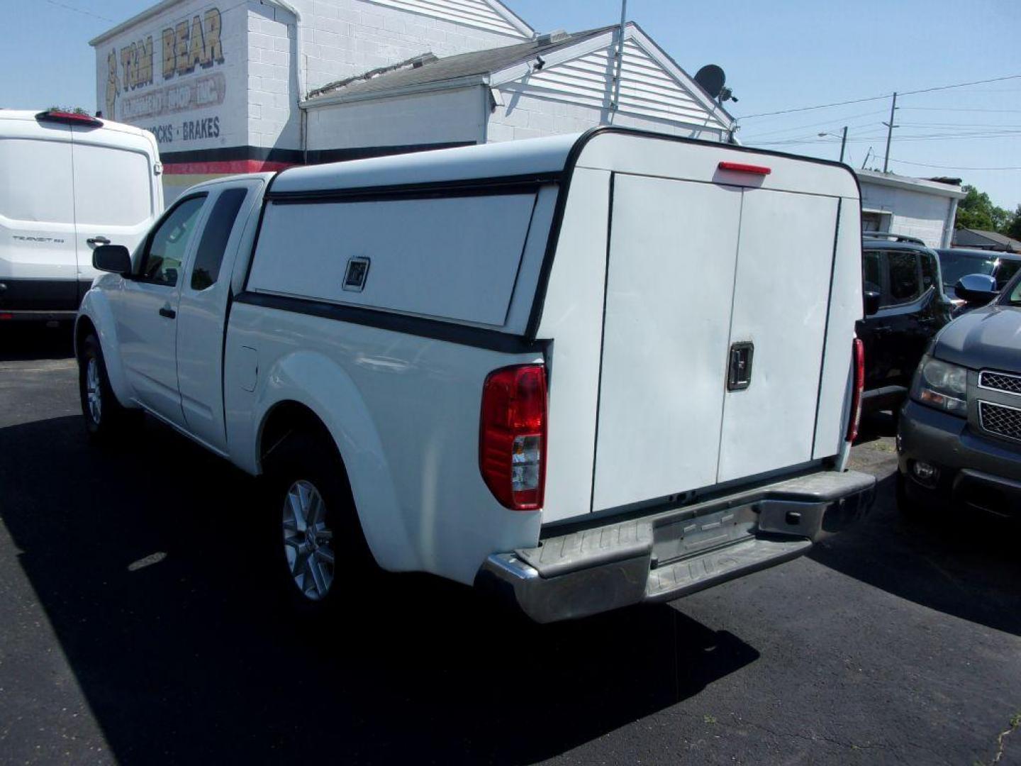 2015 WHITE NISSAN FRONTIER SV (1N6AD0CWXFN) with an 4.0L engine, Automatic transmission, located at 501 E. Columbia St., Springfield, OH, 45503, (800) 262-7122, 39.925262, -83.801796 - ***46 Service Records on Carfax***SV***4X4***Serviced and Detailed*** Jay North Auto has offered hand picked vehicles since 1965! Our customer's enjoy a NO pressure buying experience with a small town feel. All of our vehicles get fully inspected and detailed. We are a preferred dealer for many - Photo#2