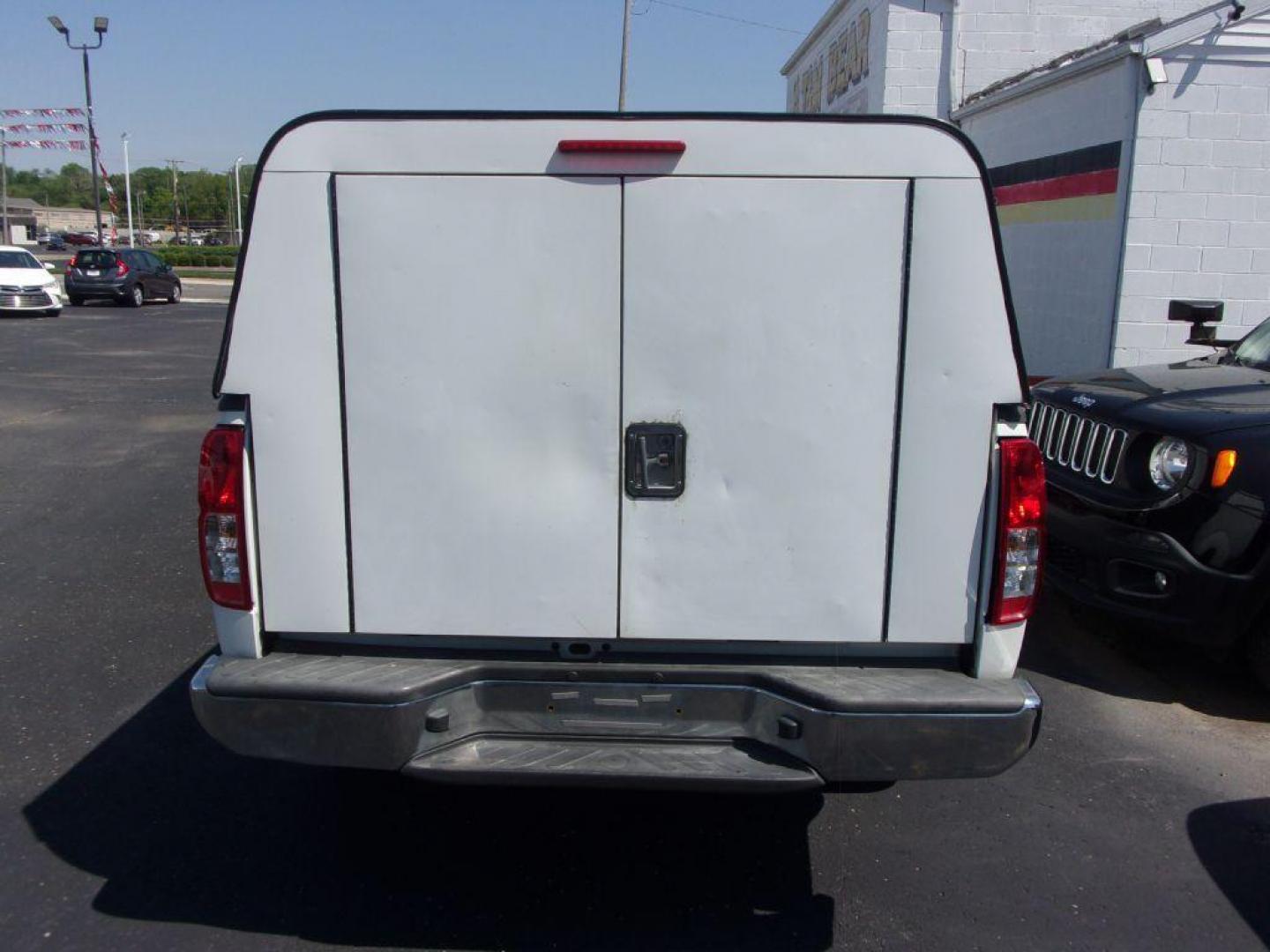 2015 WHITE NISSAN FRONTIER SV (1N6AD0CWXFN) with an 4.0L engine, Automatic transmission, located at 501 E. Columbia St., Springfield, OH, 45503, (800) 262-7122, 39.925262, -83.801796 - ***46 Service Records on Carfax***SV***4X4***Serviced and Detailed*** Jay North Auto has offered hand picked vehicles since 1965! Our customer's enjoy a NO pressure buying experience with a small town feel. All of our vehicles get fully inspected and detailed. We are a preferred dealer for many - Photo#3