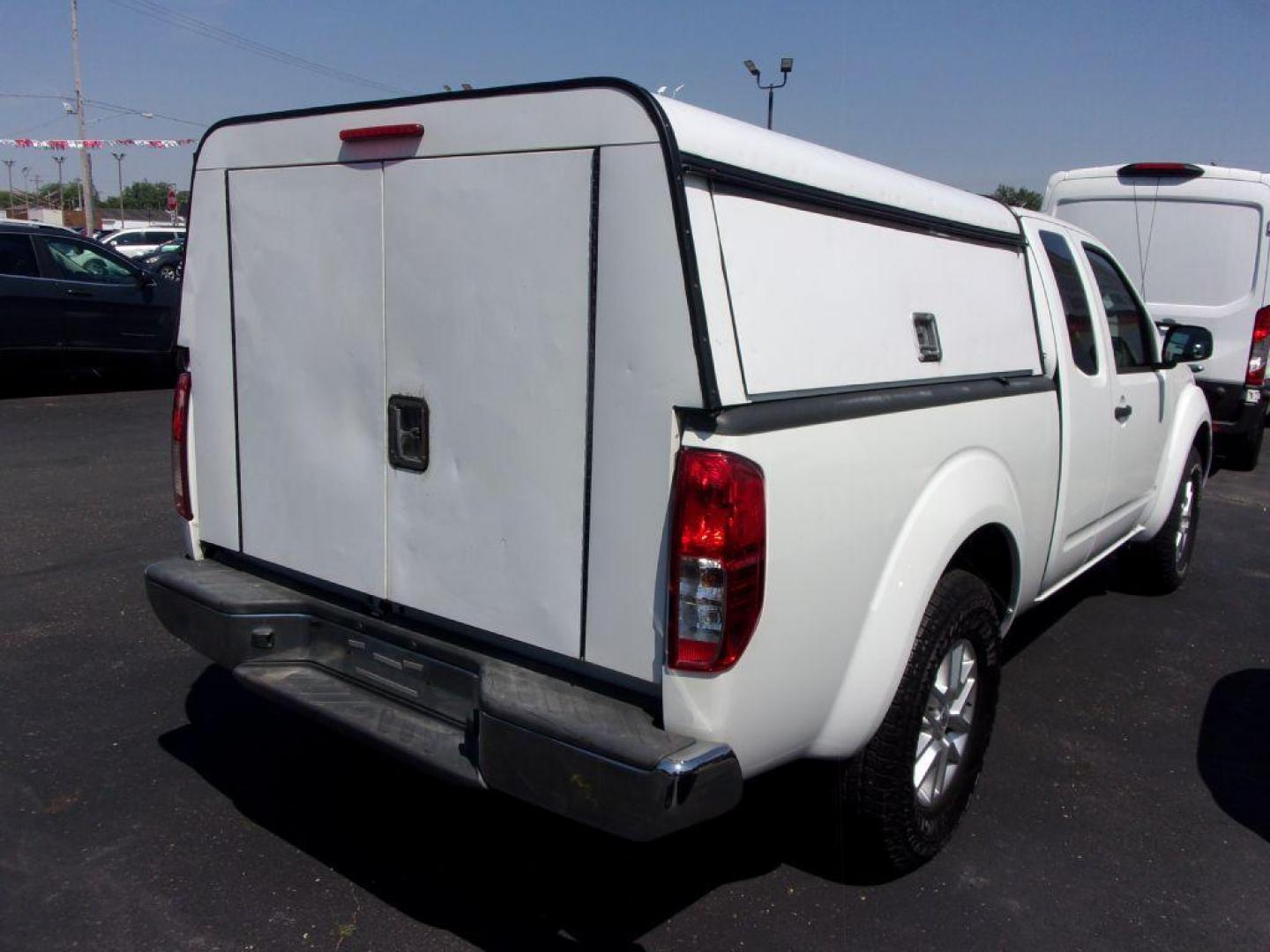 2015 WHITE NISSAN FRONTIER SV (1N6AD0CWXFN) with an 4.0L engine, Automatic transmission, located at 501 E. Columbia St., Springfield, OH, 45503, (800) 262-7122, 39.925262, -83.801796 - ***46 Service Records on Carfax***SV***4X4***Serviced and Detailed*** Jay North Auto has offered hand picked vehicles since 1965! Our customer's enjoy a NO pressure buying experience with a small town feel. All of our vehicles get fully inspected and detailed. We are a preferred dealer for many - Photo#4