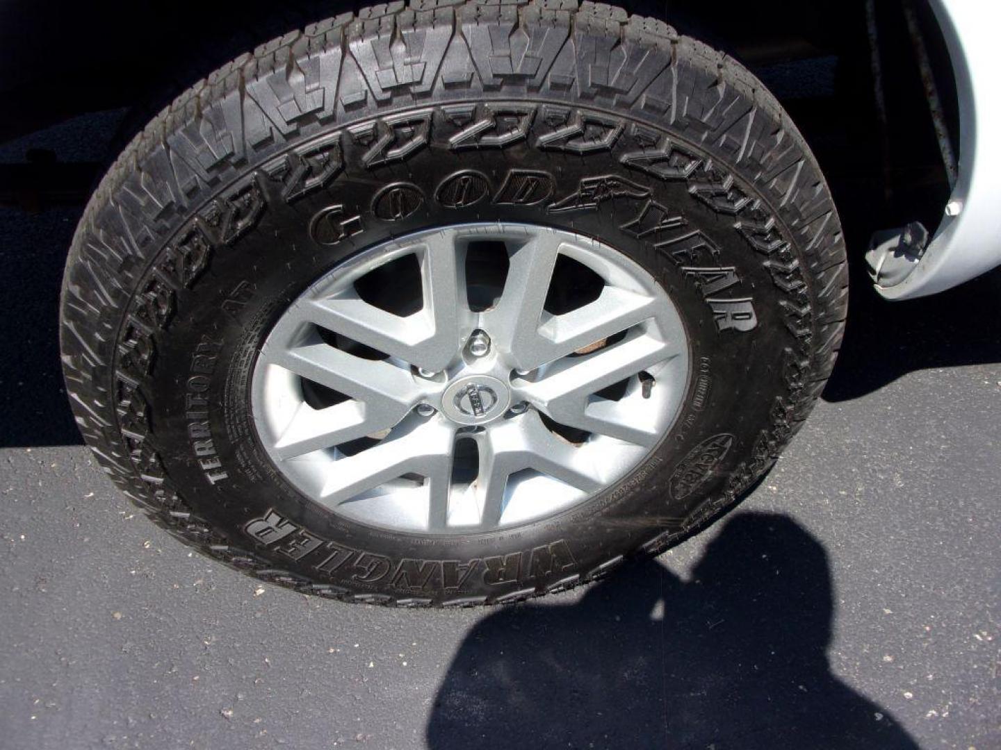 2015 WHITE NISSAN FRONTIER SV (1N6AD0CWXFN) with an 4.0L engine, Automatic transmission, located at 501 E. Columbia St., Springfield, OH, 45503, (800) 262-7122, 39.925262, -83.801796 - ***46 Service Records on Carfax***SV***4X4***Serviced and Detailed*** Jay North Auto has offered hand picked vehicles since 1965! Our customer's enjoy a NO pressure buying experience with a small town feel. All of our vehicles get fully inspected and detailed. We are a preferred dealer for many - Photo#5