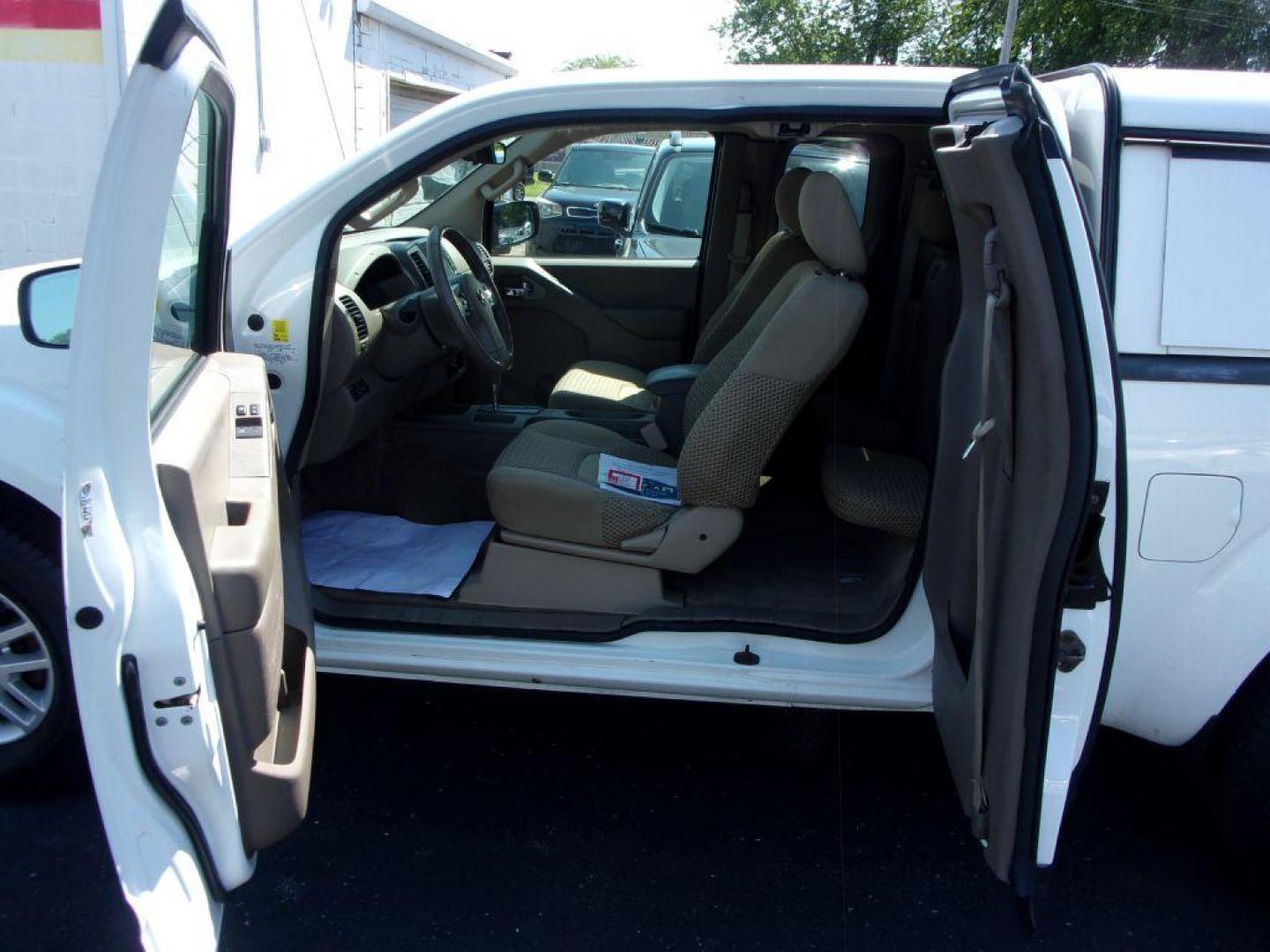 2015 WHITE NISSAN FRONTIER SV (1N6AD0CWXFN) with an 4.0L engine, Automatic transmission, located at 501 E. Columbia St., Springfield, OH, 45503, (800) 262-7122, 39.925262, -83.801796 - ***46 Service Records on Carfax***SV***4X4***Serviced and Detailed*** Jay North Auto has offered hand picked vehicles since 1965! Our customer's enjoy a NO pressure buying experience with a small town feel. All of our vehicles get fully inspected and detailed. We are a preferred dealer for many - Photo#8