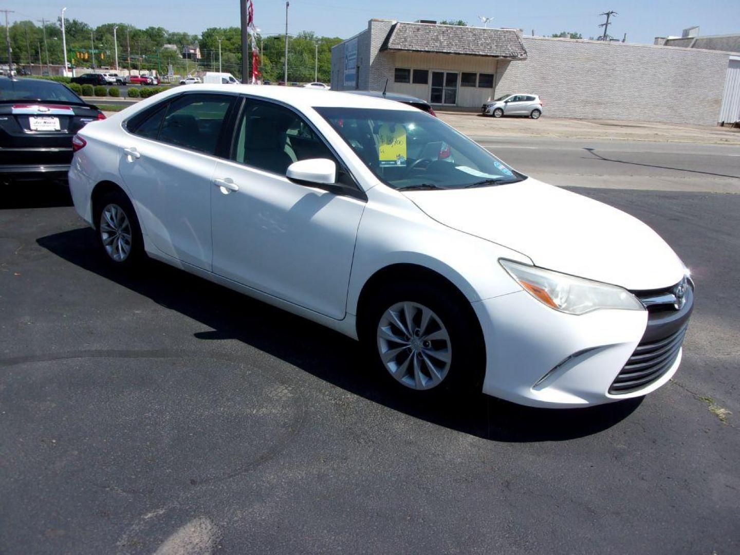 2017 WHITE TOYOTA CAMRY LE (4T1BF1FK1HU) with an 2.5L engine, Automatic transmission, located at 501 E. Columbia St., Springfield, OH, 45503, (800) 262-7122, 39.925262, -83.801796 - Photo#0