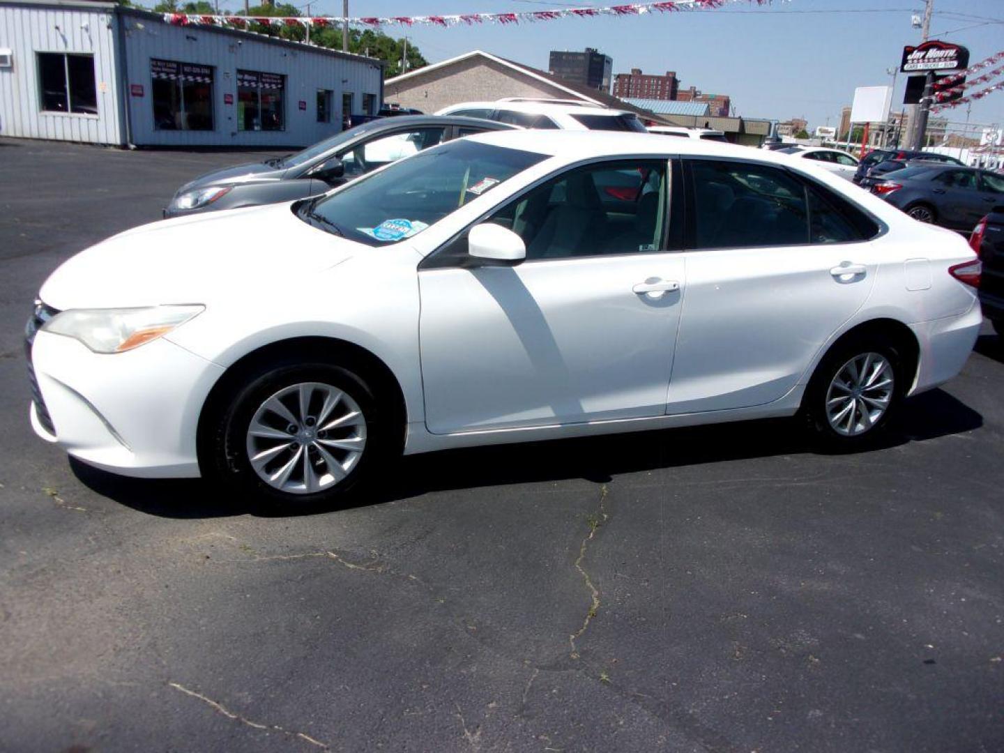 2017 WHITE TOYOTA CAMRY LE (4T1BF1FK1HU) with an 2.5L engine, Automatic transmission, located at 501 E. Columbia St., Springfield, OH, 45503, (800) 262-7122, 39.925262, -83.801796 - Photo#1