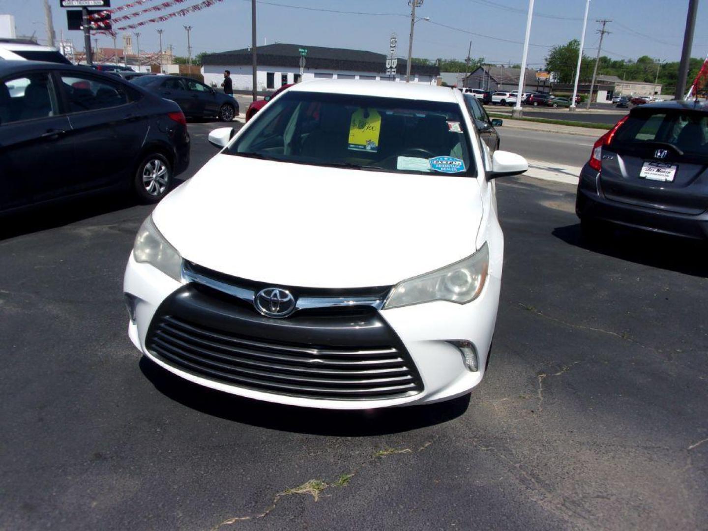 2017 WHITE TOYOTA CAMRY LE (4T1BF1FK1HU) with an 2.5L engine, Automatic transmission, located at 501 E. Columbia St., Springfield, OH, 45503, (800) 262-7122, 39.925262, -83.801796 - Photo#2