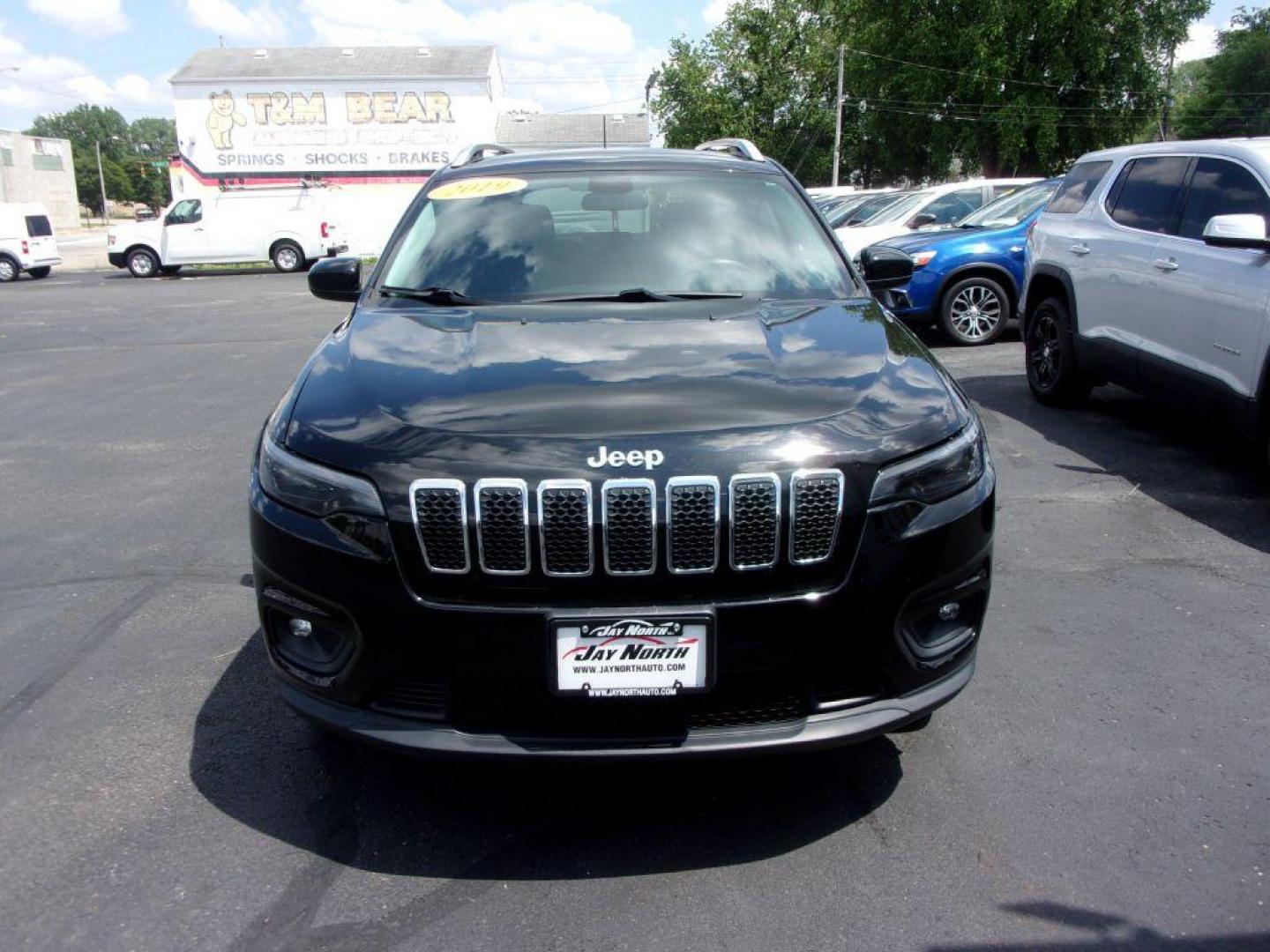 2019 BLACK JEEP CHEROKEE LATITUDE (1C4PJMCXXKD) with an 3.2L engine, Automatic transmission, located at 501 E. Columbia St., Springfield, OH, 45503, (800) 262-7122, 39.925262, -83.801796 - Photo#1