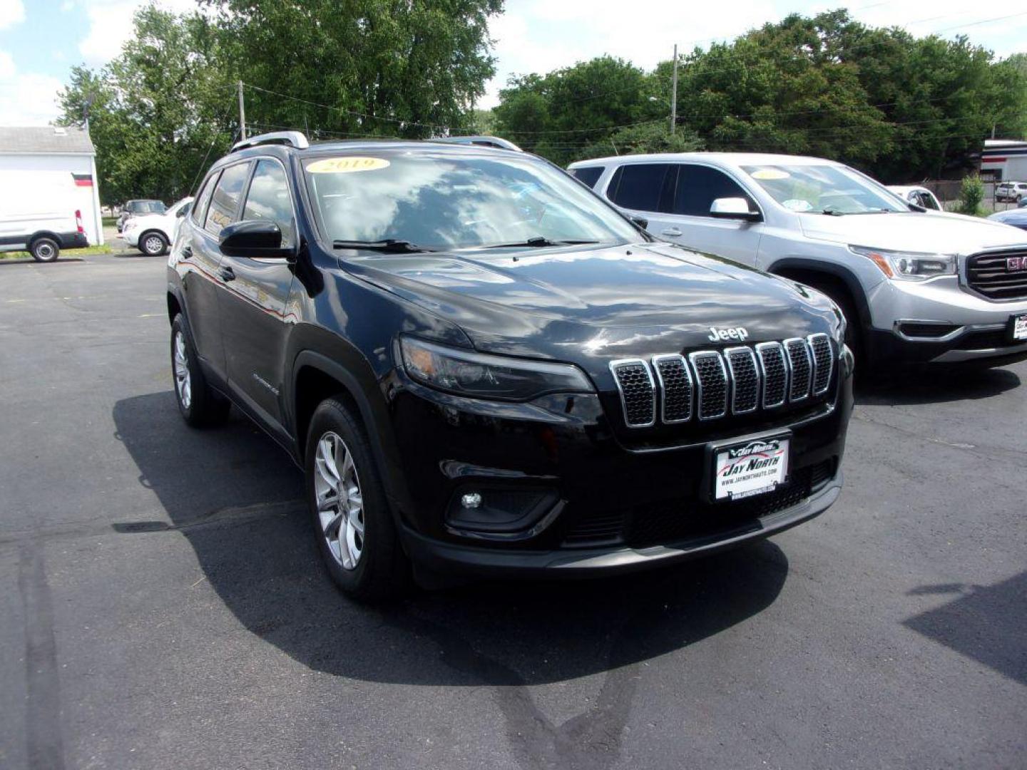 2019 BLACK JEEP CHEROKEE LATITUDE (1C4PJMCXXKD) with an 3.2L engine, Automatic transmission, located at 501 E. Columbia St., Springfield, OH, 45503, (800) 262-7122, 39.925262, -83.801796 - Photo#2