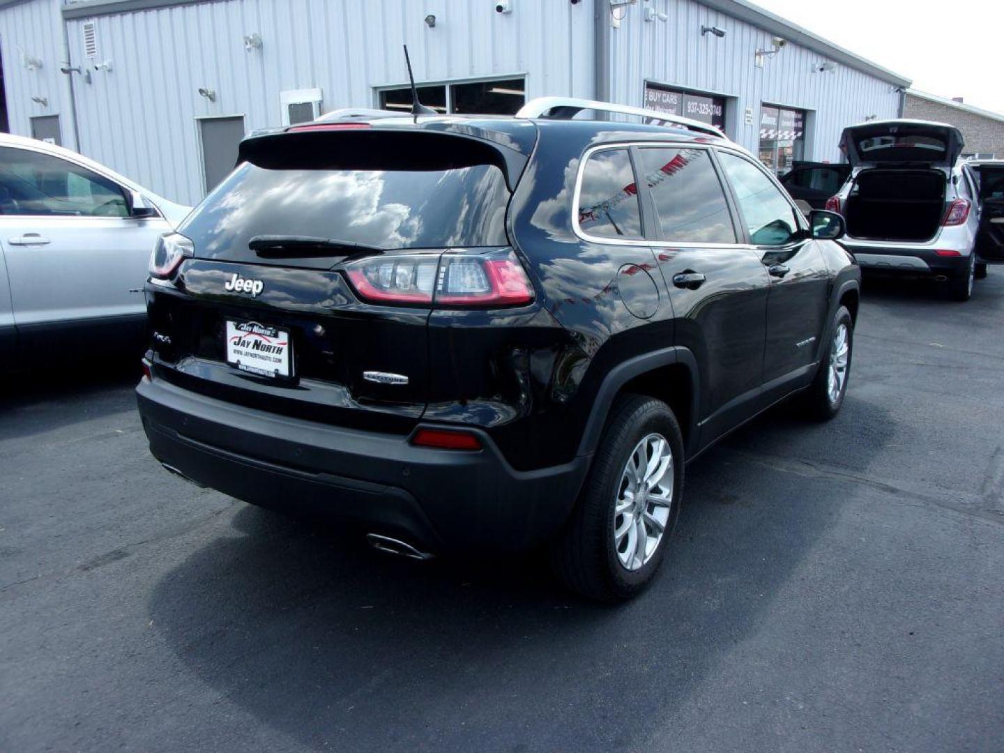 2019 BLACK JEEP CHEROKEE LATITUDE (1C4PJMCXXKD) with an 3.2L engine, Automatic transmission, located at 501 E. Columbia St., Springfield, OH, 45503, (800) 262-7122, 39.925262, -83.801796 - Photo#3