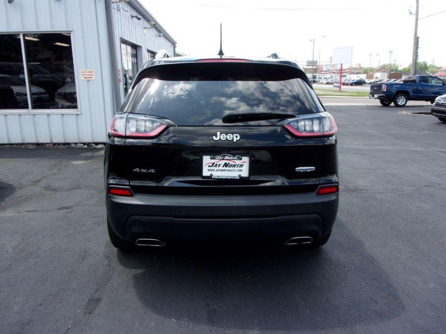 2019 BLACK JEEP CHEROKEE LATITUDE (1C4PJMCXXKD) with an 3.2L engine, Automatic transmission, located at 501 E. Columbia St., Springfield, OH, 45503, (800) 262-7122, 39.925262, -83.801796 - Photo#4