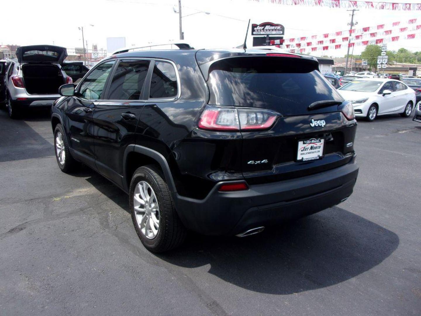 2019 BLACK JEEP CHEROKEE LATITUDE (1C4PJMCXXKD) with an 3.2L engine, Automatic transmission, located at 501 E. Columbia St., Springfield, OH, 45503, (800) 262-7122, 39.925262, -83.801796 - Photo#5