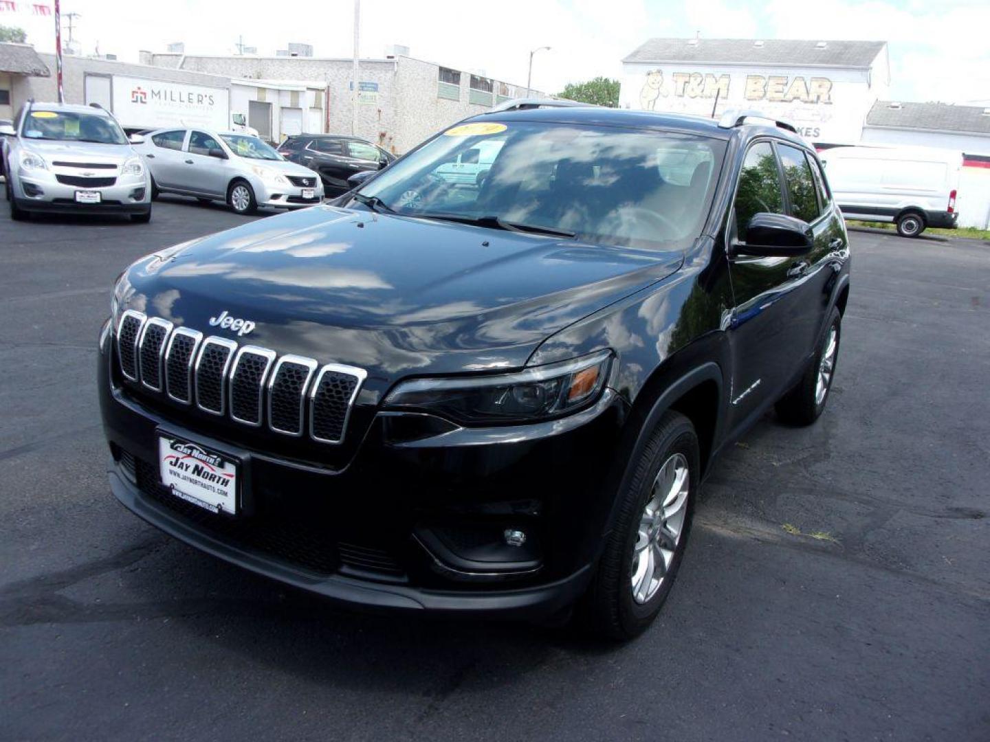 2019 BLACK JEEP CHEROKEE LATITUDE (1C4PJMCXXKD) with an 3.2L engine, Automatic transmission, located at 501 E. Columbia St., Springfield, OH, 45503, (800) 262-7122, 39.925262, -83.801796 - Photo#6