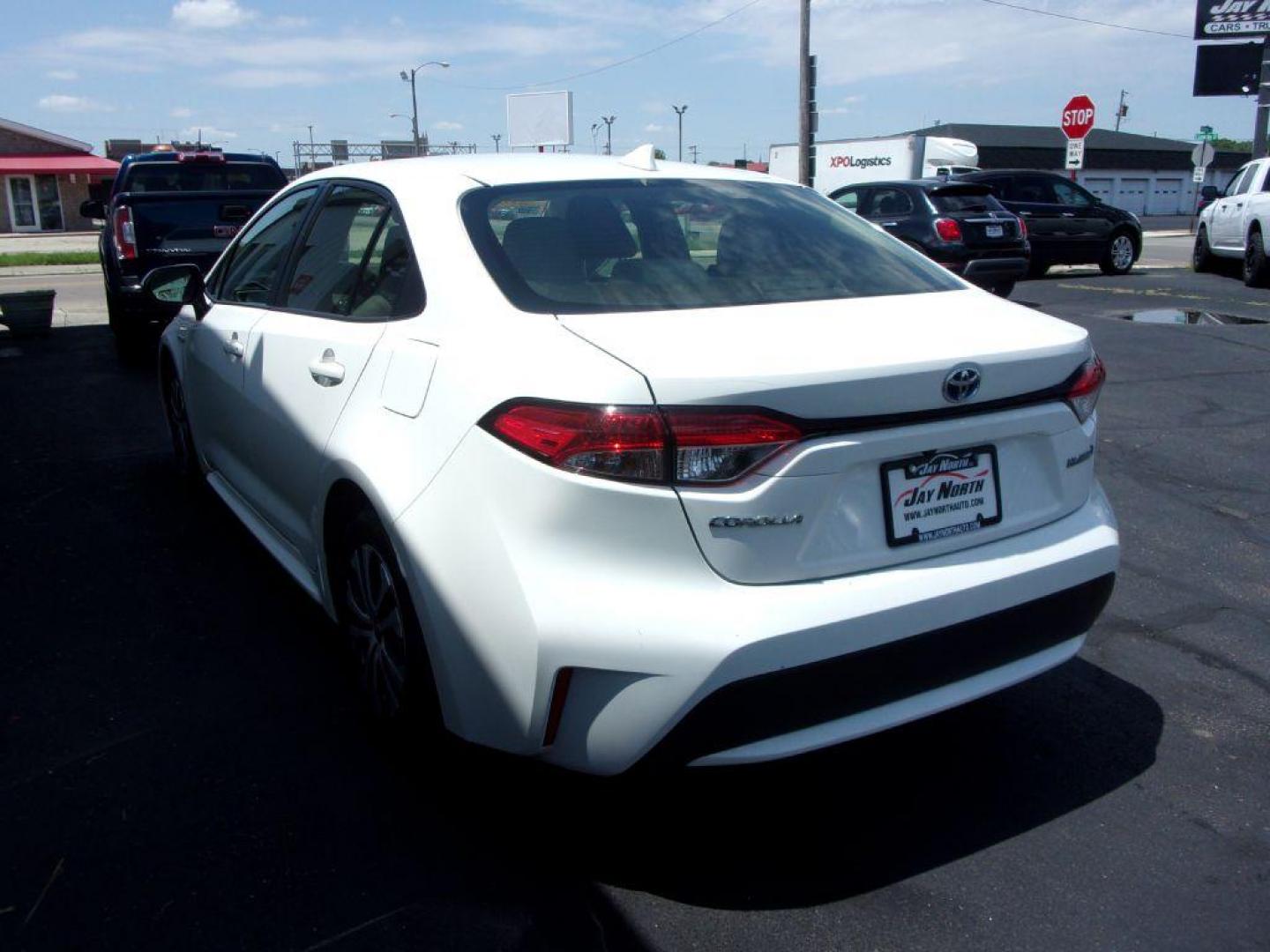 2020 WHITE TOYOTA COROLLA LE HYBRID (JTDEBRBE3LJ) with an 1.8L engine, Continuously Variable transmission, located at 501 E. Columbia St., Springfield, OH, 45503, (800) 262-7122, 39.925262, -83.801796 - Photo#5