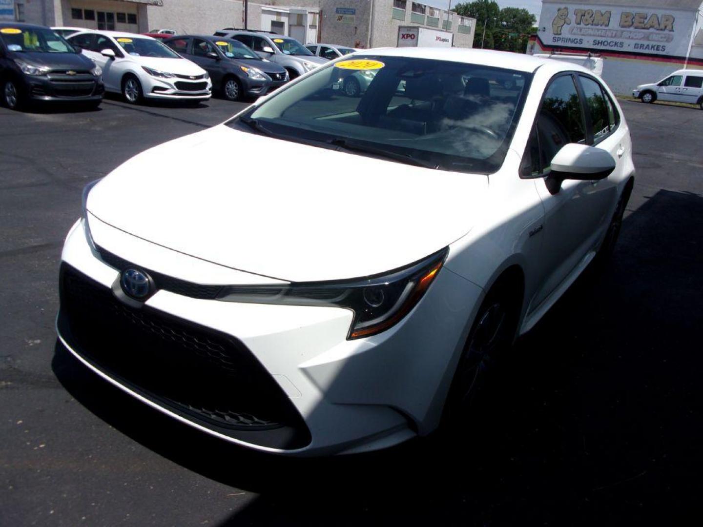 2020 WHITE TOYOTA COROLLA LE HYBRID (JTDEBRBE3LJ) with an 1.8L engine, Continuously Variable transmission, located at 501 E. Columbia St., Springfield, OH, 45503, (800) 262-7122, 39.925262, -83.801796 - Photo#6