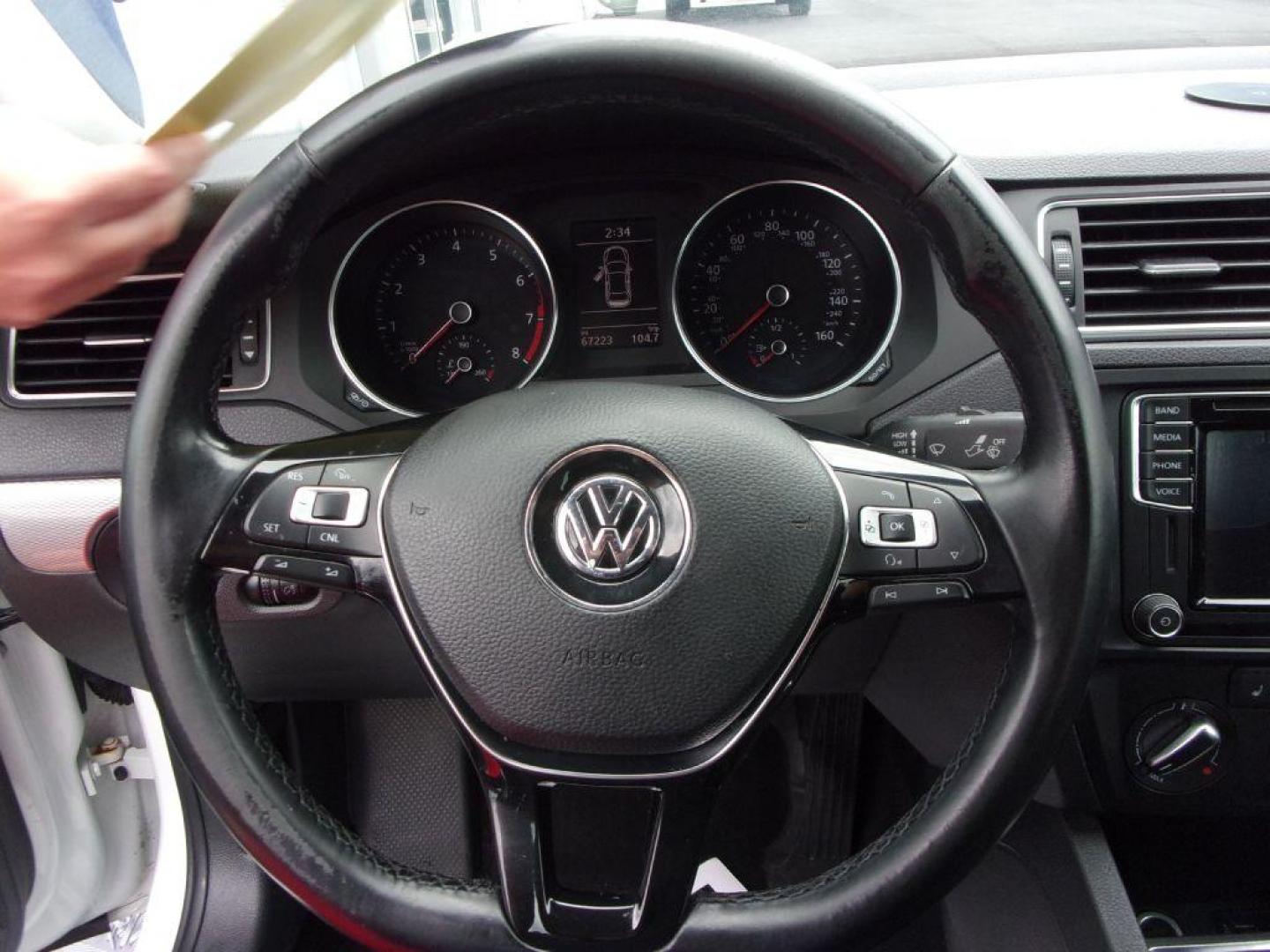 2017 WHITE VOLKSWAGEN JETTA SE (3VWB67AJ0HM) with an 1.4L engine, 5-Speed Manual transmission, located at 501 E. Columbia St., Springfield, OH, 45503, (800) 262-7122, 39.925262, -83.801796 - Photo#9