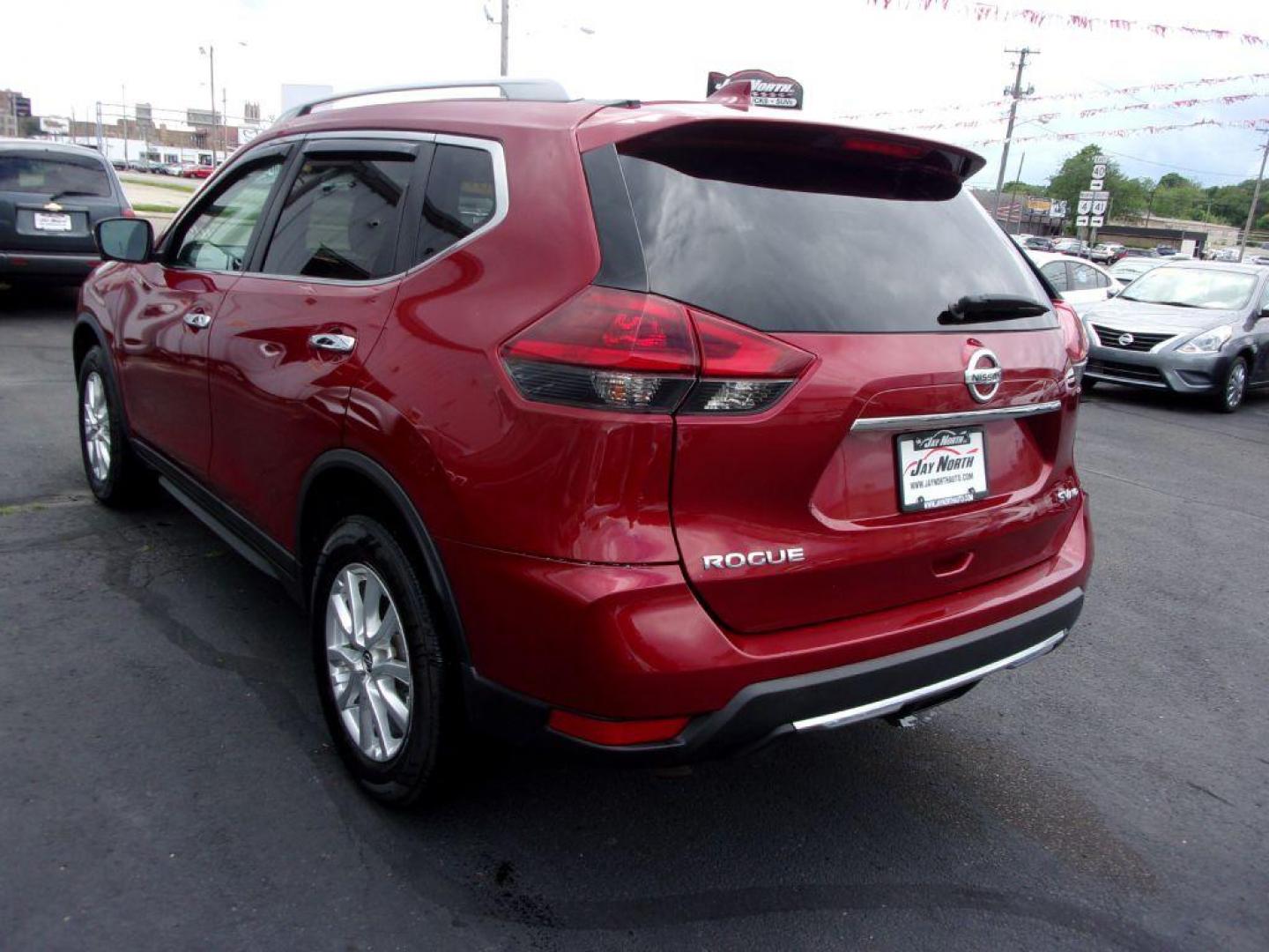 2018 RED NISSAN ROGUE SV (5N1AT2MV4JC) with an 2.5L engine, Continuously Variable transmission, located at 501 E. Columbia St., Springfield, OH, 45503, (800) 262-7122, 39.925262, -83.801796 - Photo#5