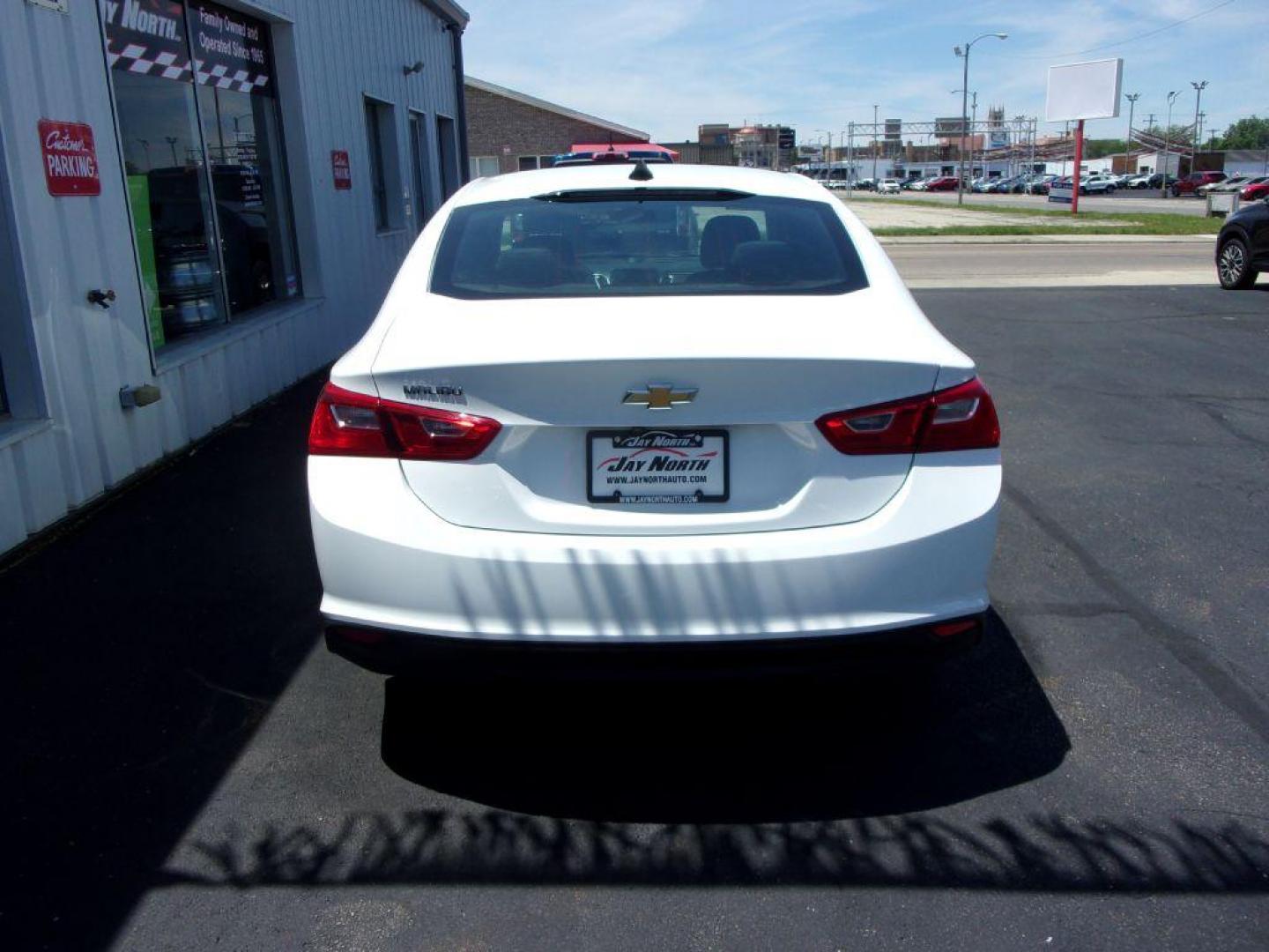 2022 WHITE CHEVROLET MALIBU LS (1G1ZB5ST0NF) with an 1.5L engine, Continuously Variable transmission, located at 501 E. Columbia St., Springfield, OH, 45503, (800) 262-7122, 39.925262, -83.801796 - ***1-Owner***Clean Carfax***LS***Remote Start***New Tires***Serviced and Detailed*** Jay North Auto has offered hand picked vehicles since 1965! Our customer's enjoy a NO pressure buying experience with a small town feel. All of our vehicles get fully inspected and detailed. We are a preferred - Photo#4