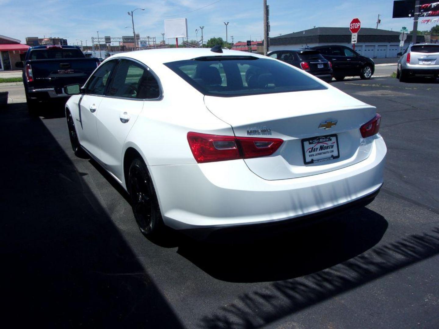 2022 WHITE CHEVROLET MALIBU LS (1G1ZB5ST0NF) with an 1.5L engine, Continuously Variable transmission, located at 501 E. Columbia St., Springfield, OH, 45503, (800) 262-7122, 39.925262, -83.801796 - ***1-Owner***Clean Carfax***LS***Remote Start***New Tires***Serviced and Detailed*** Jay North Auto has offered hand picked vehicles since 1965! Our customer's enjoy a NO pressure buying experience with a small town feel. All of our vehicles get fully inspected and detailed. We are a preferred - Photo#5