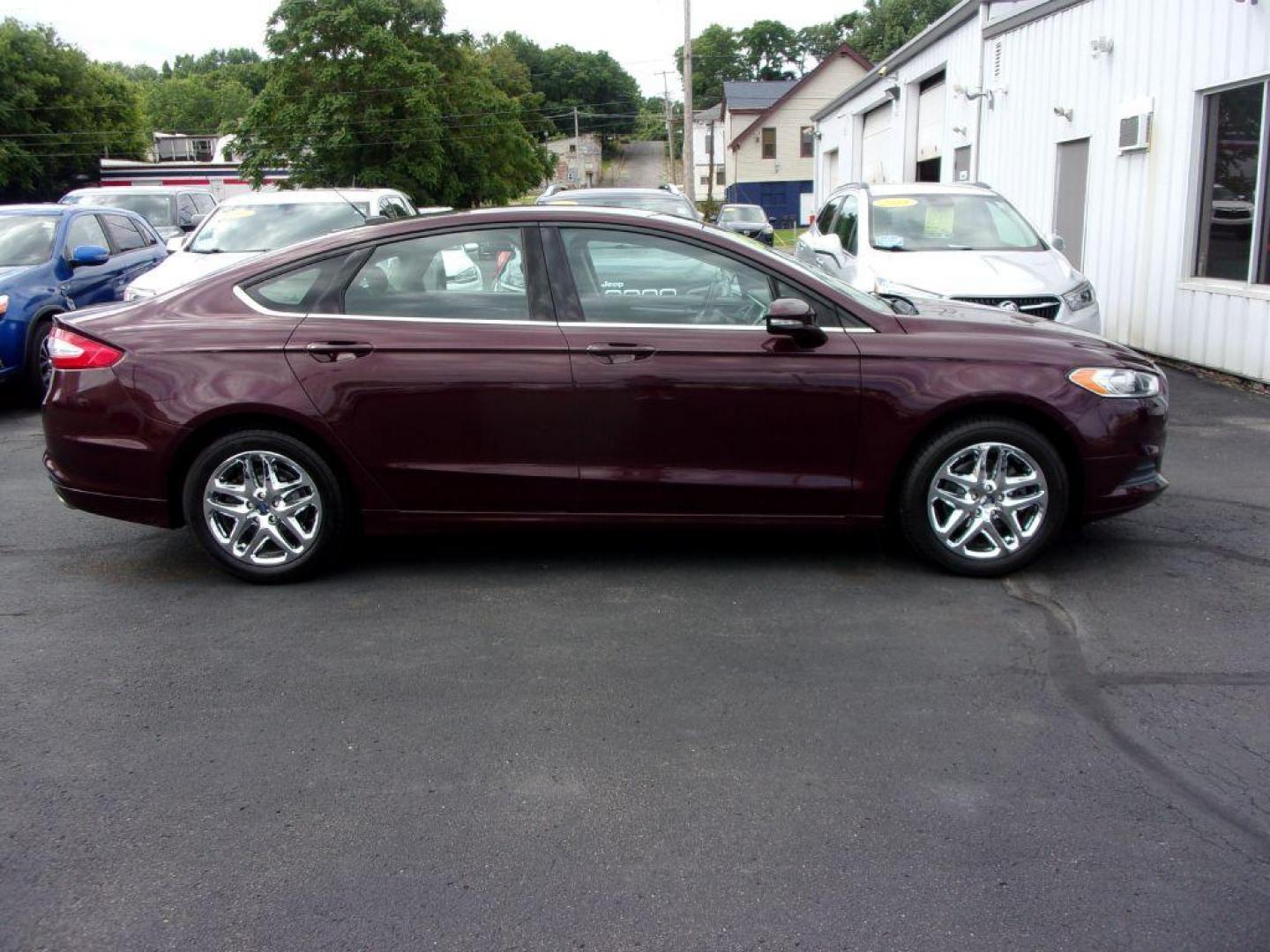 2013 RED FORD FUSION SE (3FA6P0H77DR) with an 2.5L engine, Automatic transmission, located at 501 E. Columbia St., Springfield, OH, 45503, (800) 262-7122, 39.925262, -83.801796 - Photo#0