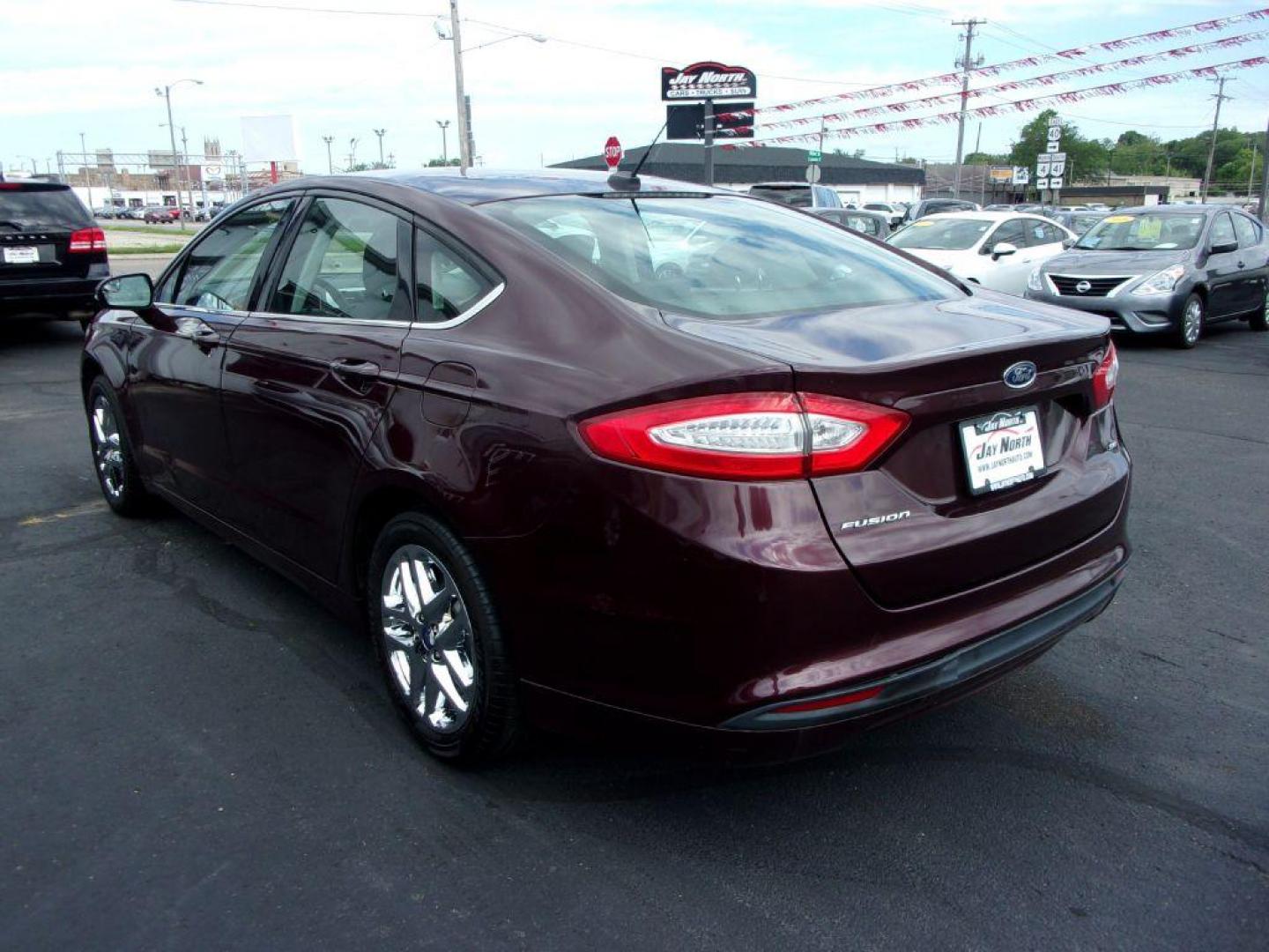 2013 RED FORD FUSION SE (3FA6P0H77DR) with an 2.5L engine, Automatic transmission, located at 501 E. Columbia St., Springfield, OH, 45503, (800) 262-7122, 39.925262, -83.801796 - Photo#5