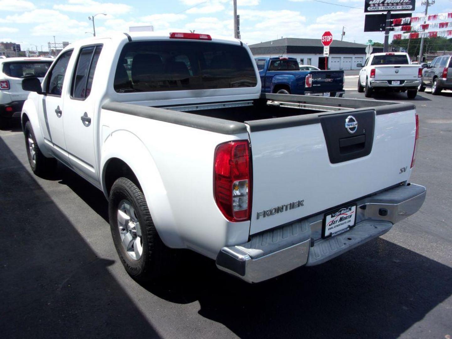 2012 WHITE NISSAN FRONTIER SV (1N6AD0ER4CC) with an 4.0L engine, Automatic transmission, located at 501 E. Columbia St., Springfield, OH, 45503, (800) 262-7122, 39.925262, -83.801796 - Photo#5