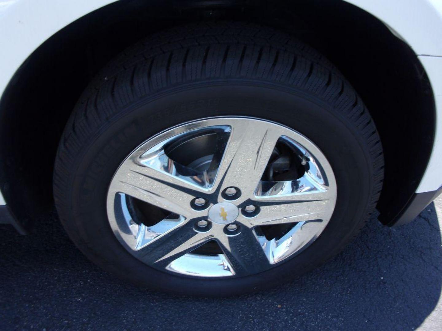 2014 WHITE CHEVROLET EQUINOX LTZ (1GNALDEK5EZ) with an 2.4L engine, Automatic transmission, located at 501 E. Columbia St., Springfield, OH, 45503, (800) 262-7122, 39.925262, -83.801796 - Photo#23