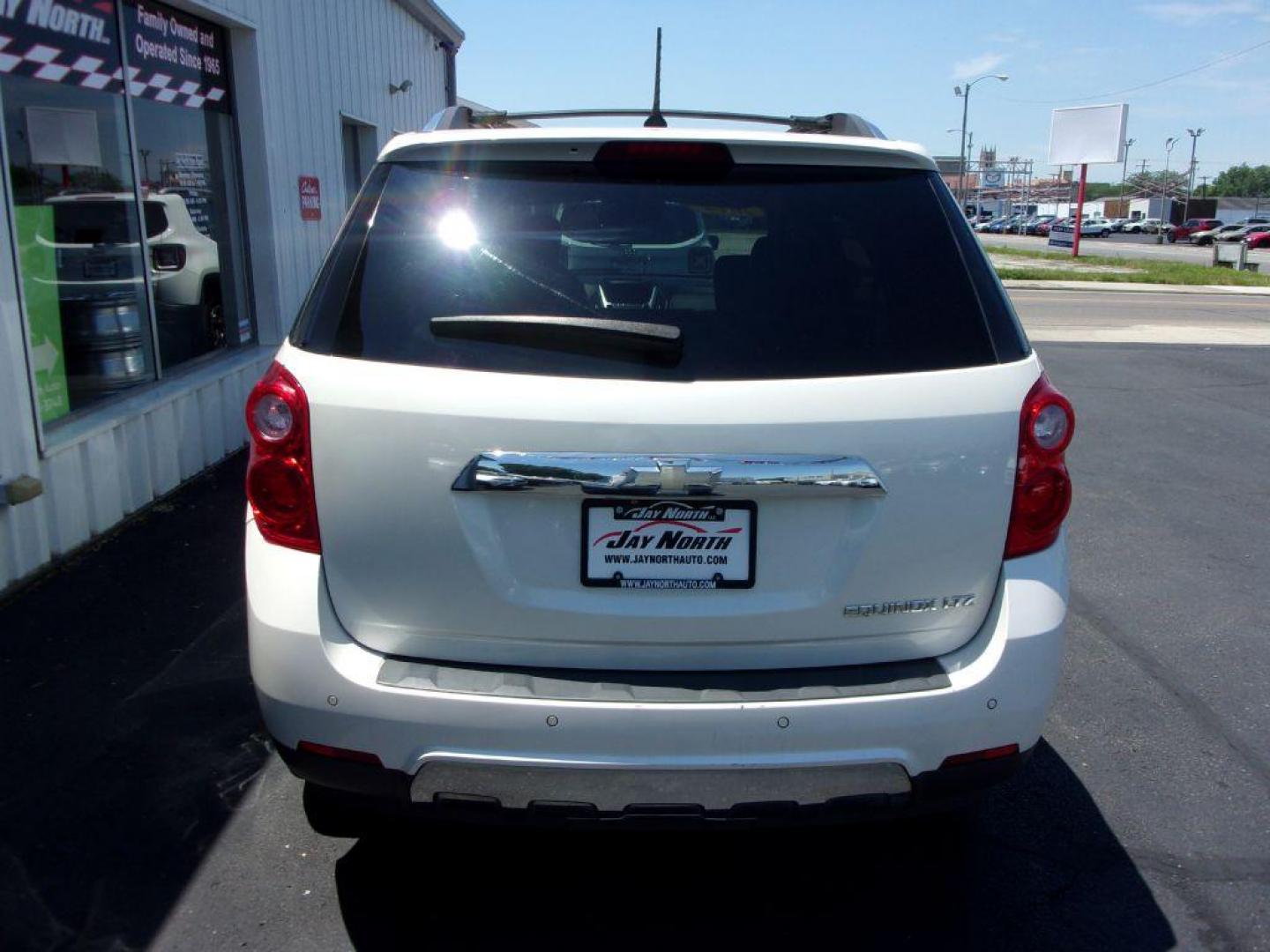 2014 WHITE CHEVROLET EQUINOX LTZ (1GNALDEK5EZ) with an 2.4L engine, Automatic transmission, located at 501 E. Columbia St., Springfield, OH, 45503, (800) 262-7122, 39.925262, -83.801796 - Photo#4