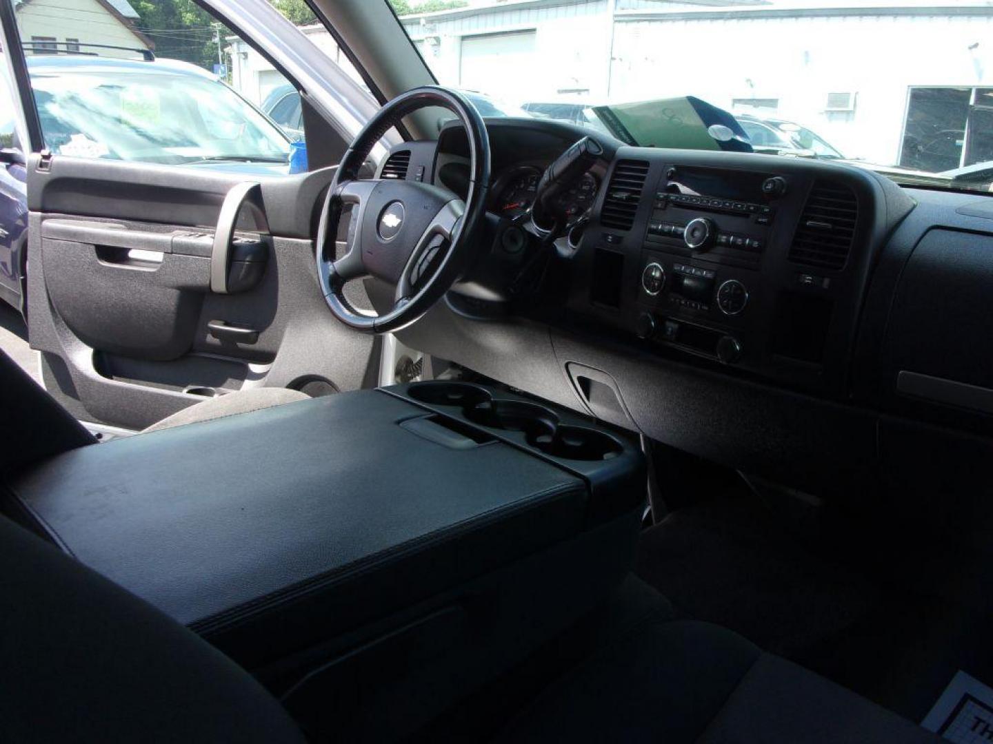 2012 SILVER CHEVROLET SILVERADO 1500 CREW CAB LT (3GCPCSE07CG) with an 5.3L engine, Automatic transmission, located at 501 E. Columbia St., Springfield, OH, 45503, (800) 262-7122, 39.925262, -83.801796 - *** LT *** 5.3L V8 RWD *** New Wheels and Tires *** Serviced *** Clean Carfax with 23 Service Records *** Crew Cab *** Jay North Auto has offered hand picked vehicles since 1965! Our customer's enjoy a NO pressure buying experience with a small town feel. All of our vehicles get fully inspecte - Photo#15