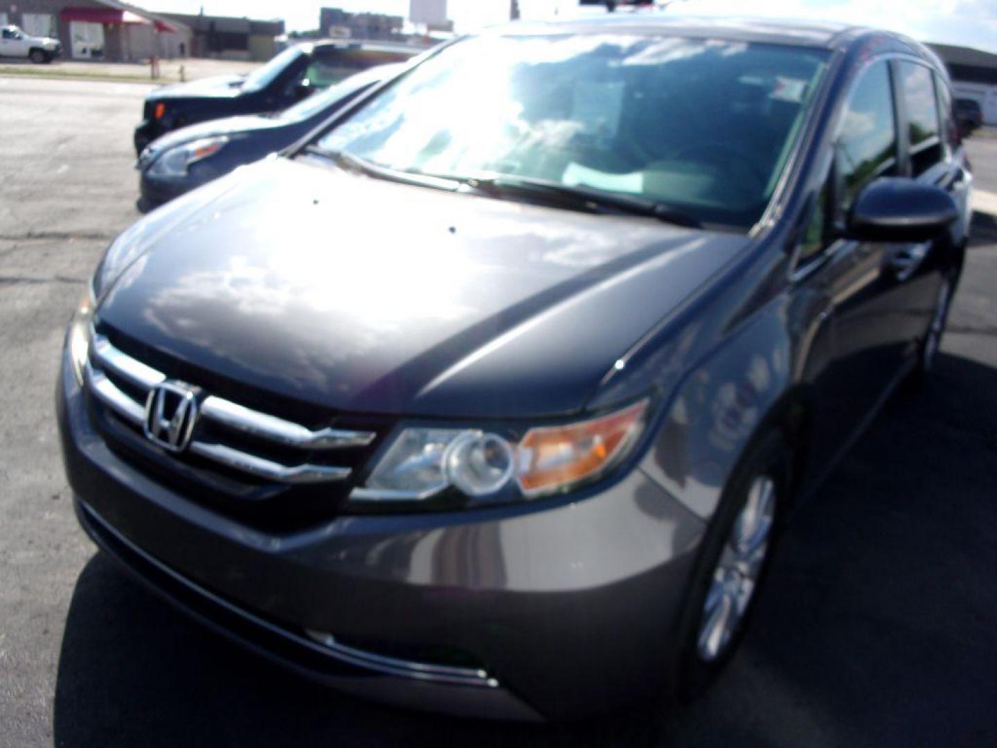 2016 GRAY HONDA ODYSSEY SE (5FNRL5H3XGB) with an 3.5L engine, Automatic transmission, located at 501 E. Columbia St., Springfield, OH, 45503, (800) 262-7122, 39.925262, -83.801796 - Photo#1