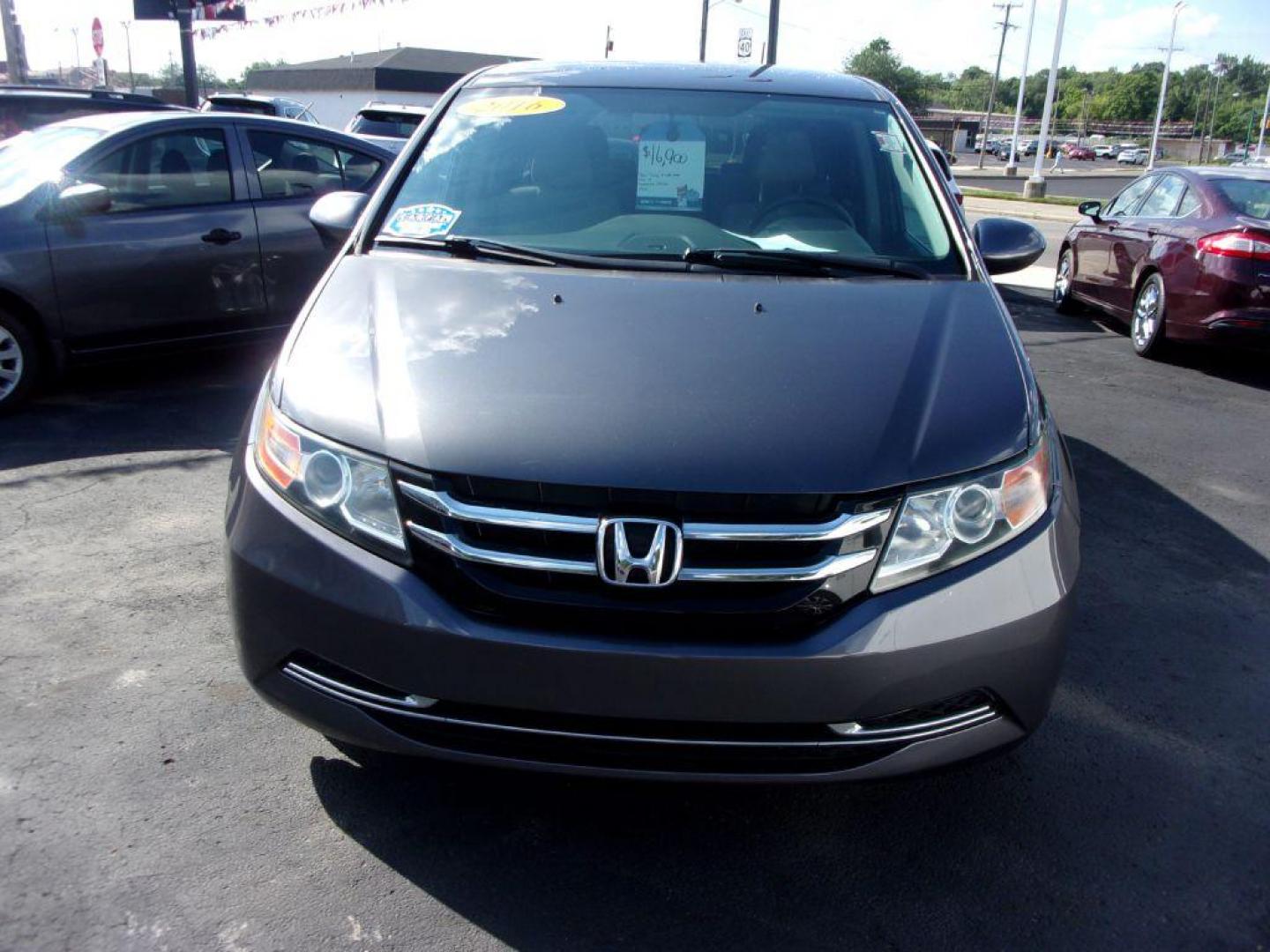 2016 GRAY HONDA ODYSSEY SE (5FNRL5H3XGB) with an 3.5L engine, Automatic transmission, located at 501 E. Columbia St., Springfield, OH, 45503, (800) 262-7122, 39.925262, -83.801796 - Photo#2