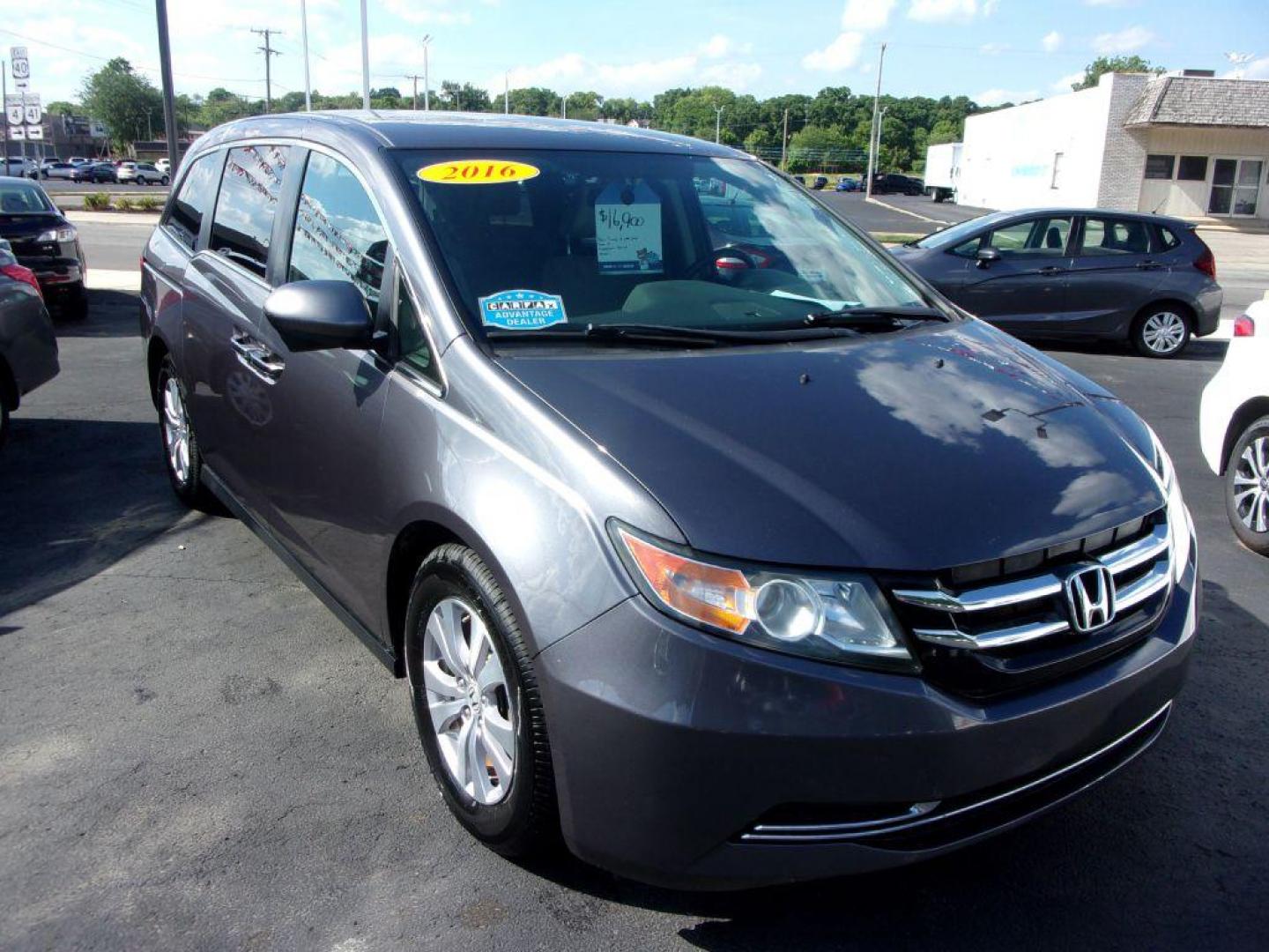 2016 GRAY HONDA ODYSSEY SE (5FNRL5H3XGB) with an 3.5L engine, Automatic transmission, located at 501 E. Columbia St., Springfield, OH, 45503, (800) 262-7122, 39.925262, -83.801796 - Photo#3