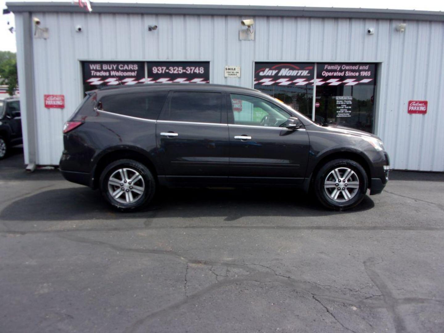 2015 GRAY CHEVROLET TRAVERSE LT (1GNKRGKD1FJ) with an 3.6L engine, Automatic transmission, located at 501 E. Columbia St., Springfield, OH, 45503, (800) 262-7122, 39.925262, -83.801796 - Photo#0