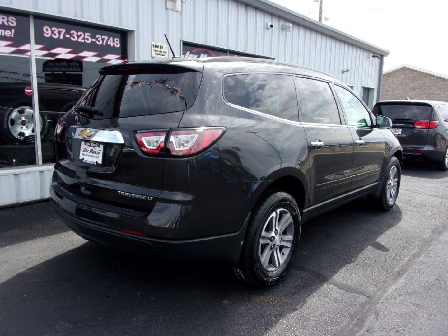 2015 GRAY CHEVROLET TRAVERSE LT (1GNKRGKD1FJ) with an 3.6L engine, Automatic transmission, located at 501 E. Columbia St., Springfield, OH, 45503, (800) 262-7122, 39.925262, -83.801796 - Photo#3