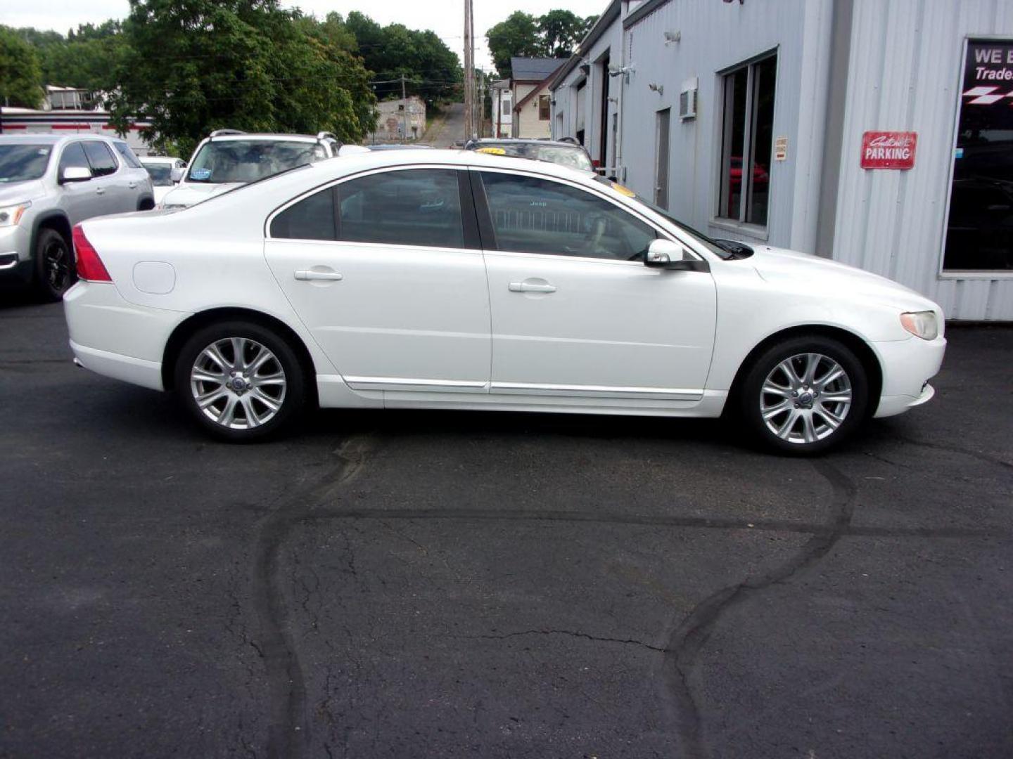 2010 WHITE VOLVO S80 3.2 (YV1982AS1A1) with an 3.2L engine, Automatic transmission, located at 501 E. Columbia St., Springfield, OH, 45503, (800) 262-7122, 39.925262, -83.801796 - ***Clean Carfax***S 80***3.2***Leather Seating***Moonroof***Serviced and Detailed*** Jay North Auto has offered hand picked vehicles since 1965! Our customer's enjoy a NO pressure buying experience with a small town feel. All of our vehicles get fully inspected and detailed. We are a preferred d - Photo#0