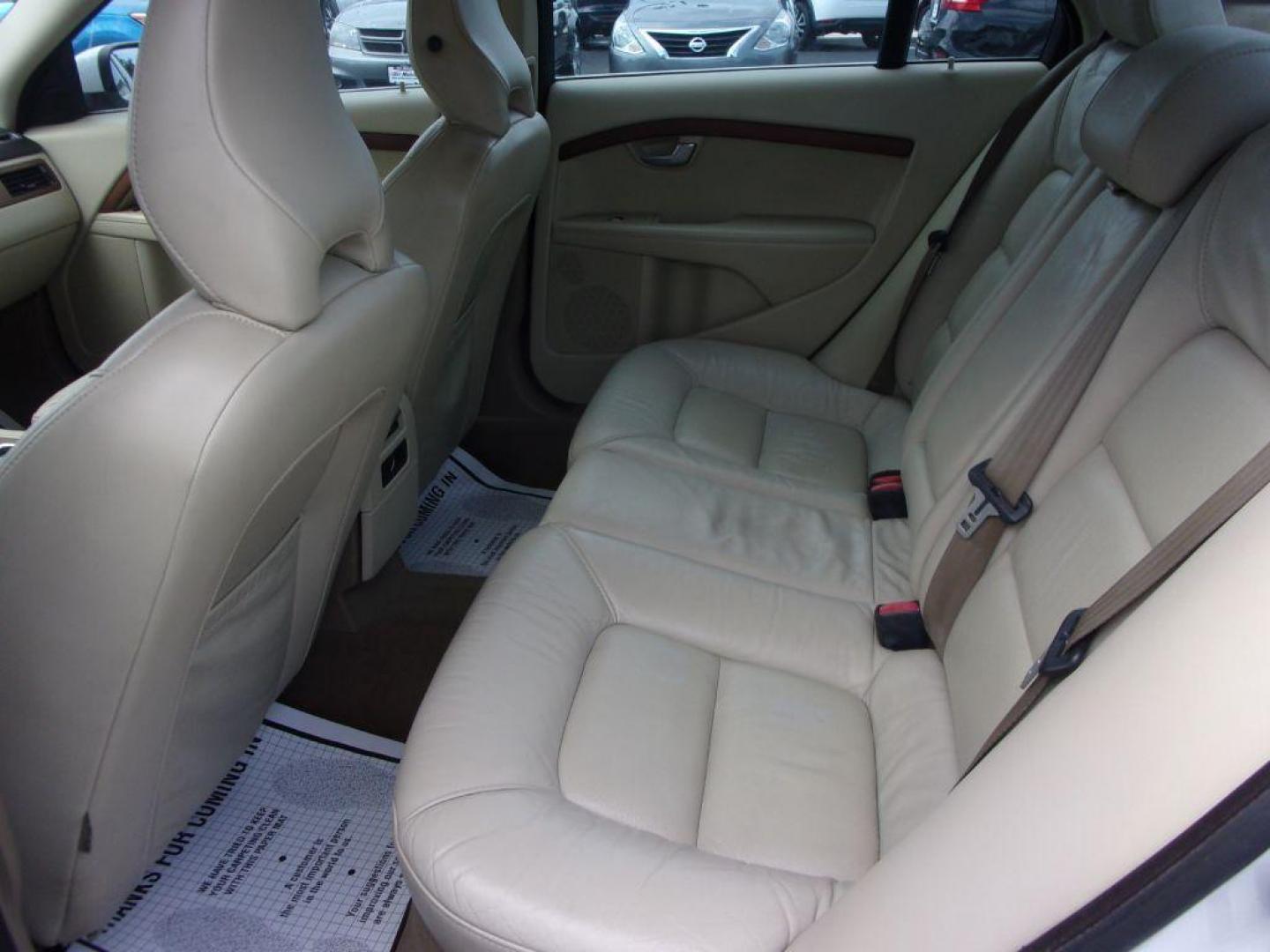 2010 WHITE VOLVO S80 3.2 (YV1982AS1A1) with an 3.2L engine, Automatic transmission, located at 501 E. Columbia St., Springfield, OH, 45503, (800) 262-7122, 39.925262, -83.801796 - ***Clean Carfax***S 80***3.2***Leather Seating***Moonroof***Serviced and Detailed*** Jay North Auto has offered hand picked vehicles since 1965! Our customer's enjoy a NO pressure buying experience with a small town feel. All of our vehicles get fully inspected and detailed. We are a preferred d - Photo#15