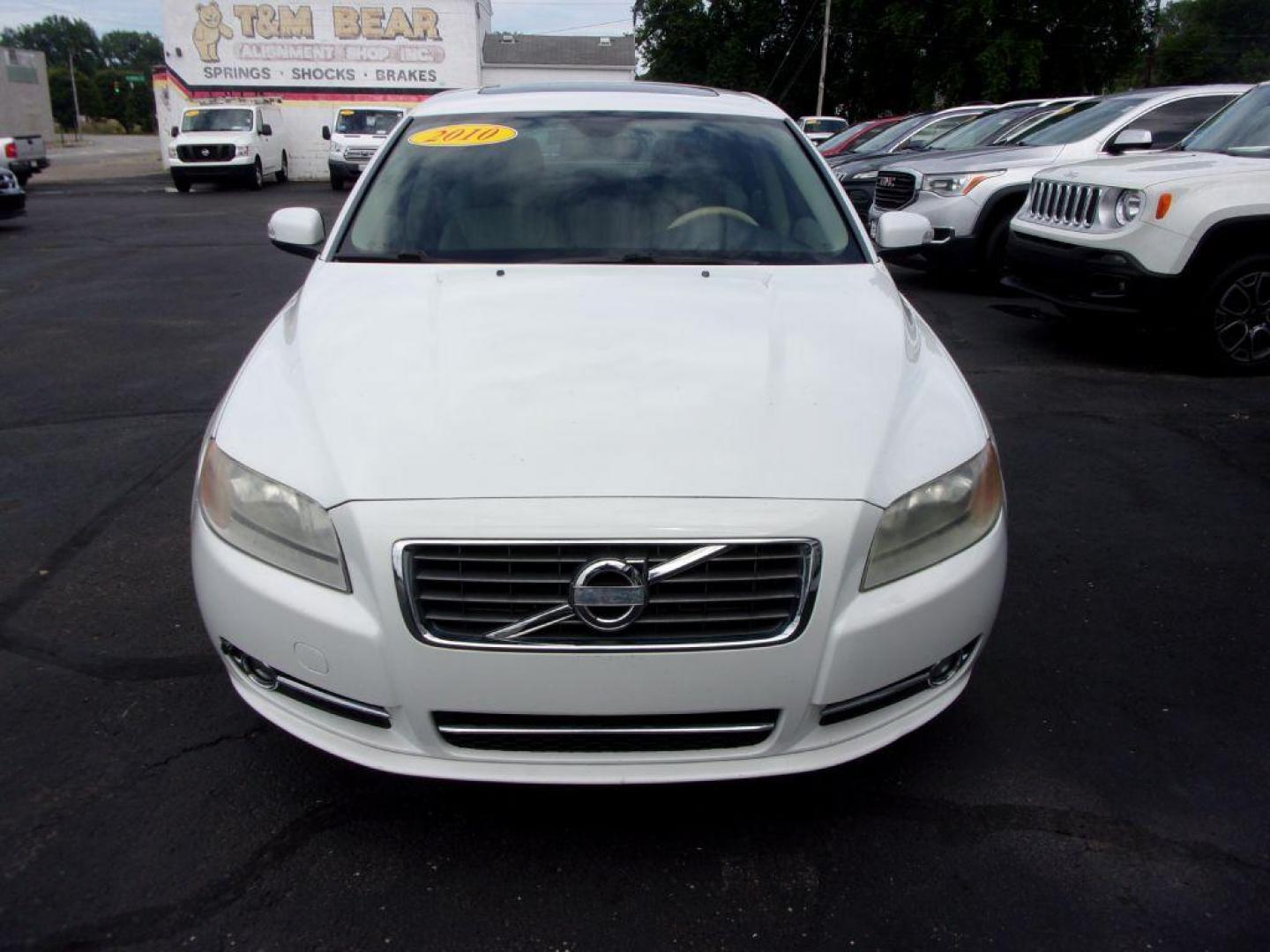 2010 WHITE VOLVO S80 3.2 (YV1982AS1A1) with an 3.2L engine, Automatic transmission, located at 501 E. Columbia St., Springfield, OH, 45503, (800) 262-7122, 39.925262, -83.801796 - ***Clean Carfax***S 80***3.2***Leather Seating***Moonroof***Serviced and Detailed*** Jay North Auto has offered hand picked vehicles since 1965! Our customer's enjoy a NO pressure buying experience with a small town feel. All of our vehicles get fully inspected and detailed. We are a preferred d - Photo#1