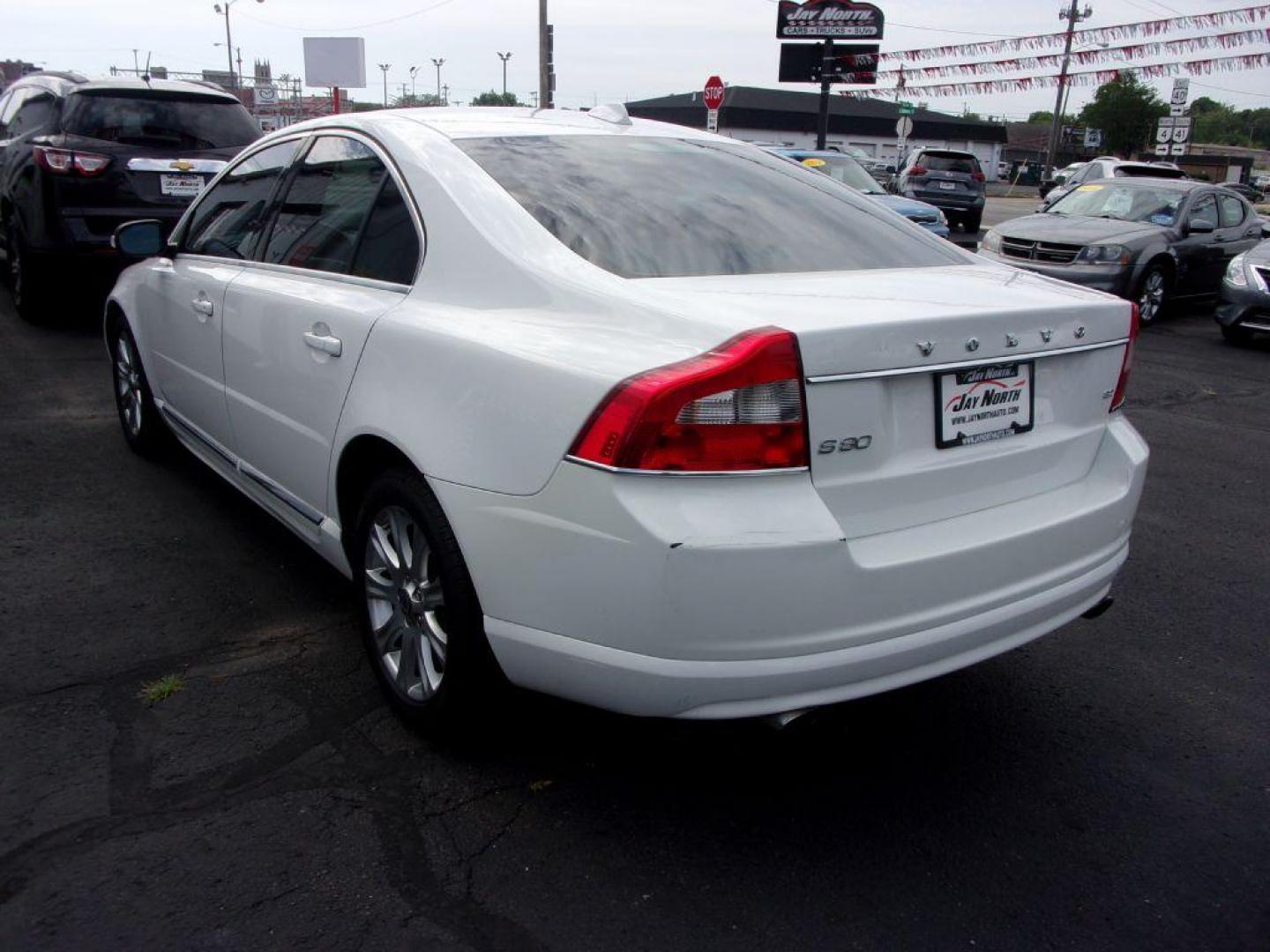 2010 WHITE VOLVO S80 3.2 (YV1982AS1A1) with an 3.2L engine, Automatic transmission, located at 501 E. Columbia St., Springfield, OH, 45503, (800) 262-7122, 39.925262, -83.801796 - ***Clean Carfax***S 80***3.2***Leather Seating***Moonroof***Serviced and Detailed*** Jay North Auto has offered hand picked vehicles since 1965! Our customer's enjoy a NO pressure buying experience with a small town feel. All of our vehicles get fully inspected and detailed. We are a preferred d - Photo#5